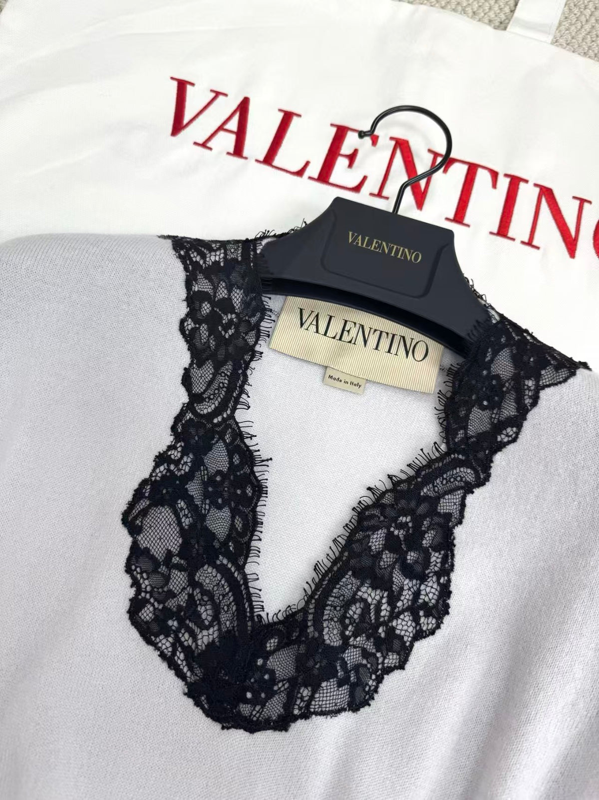 26FW New V-Neck Knit Top