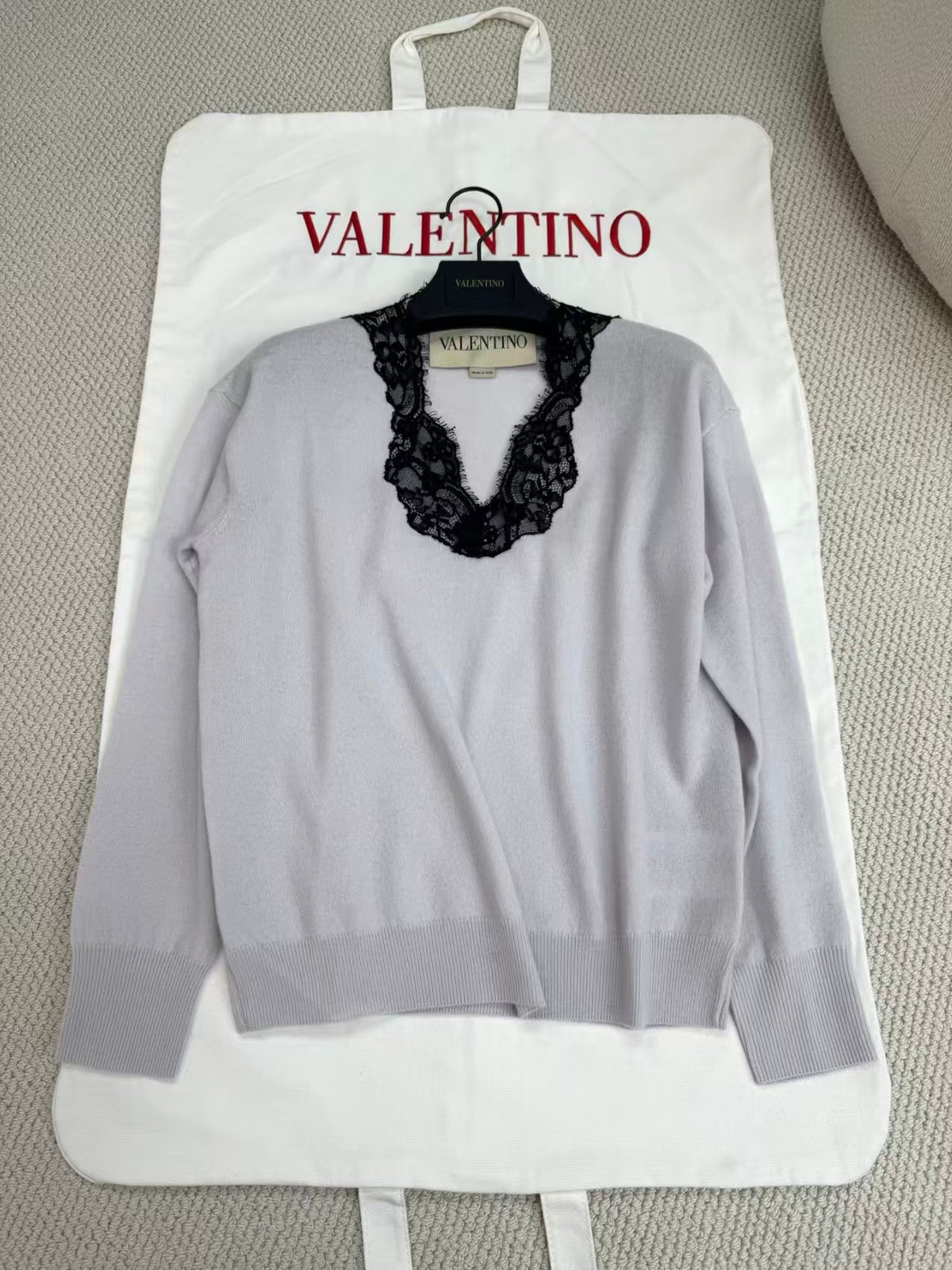 26FW New V-Neck Knit Top