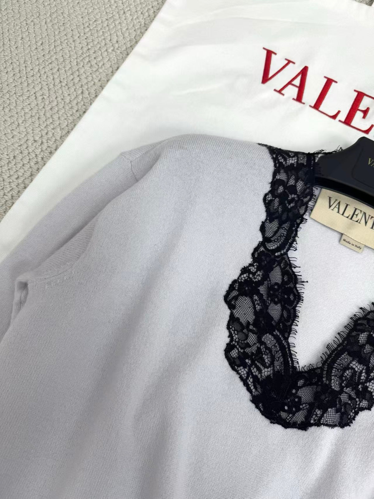26FW New V-Neck Knit Top