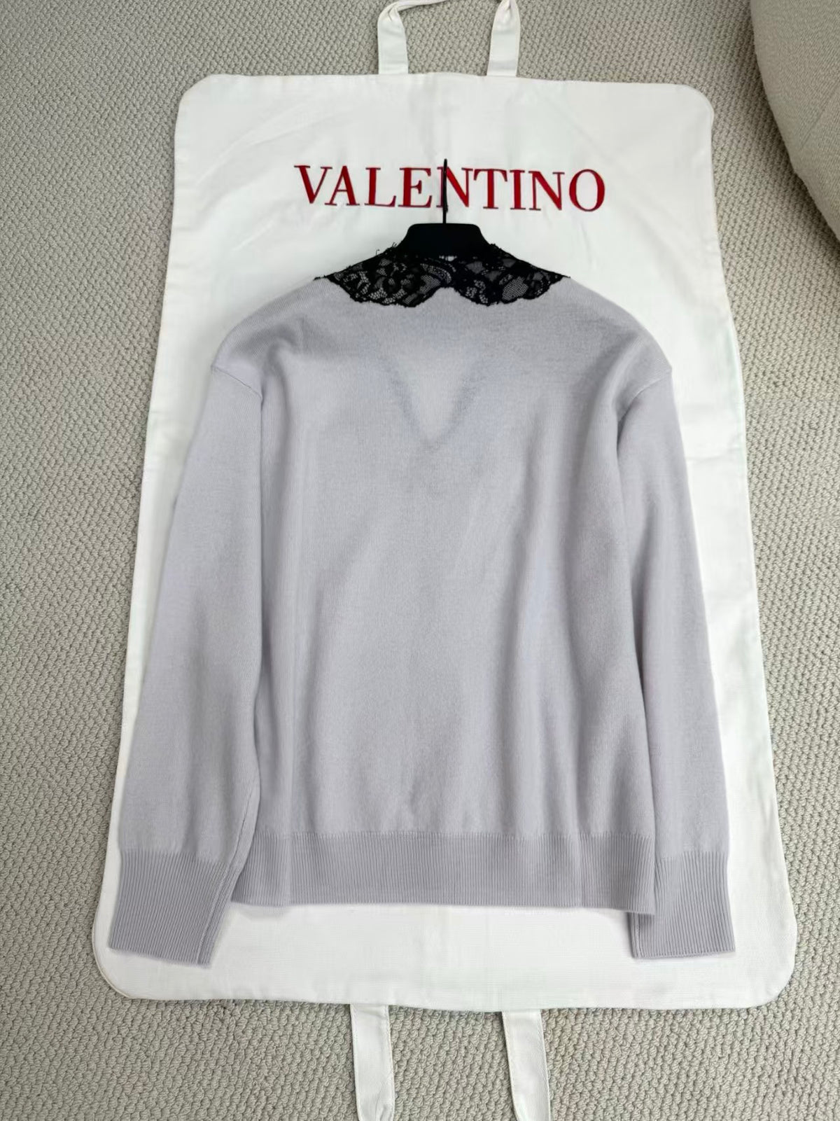 26FW New V-Neck Knit Top