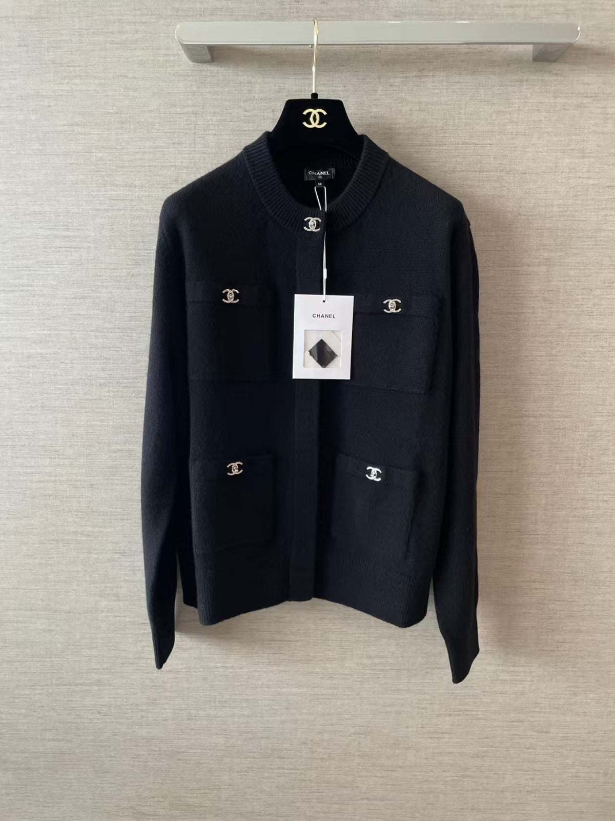 26FW New Cardigan with Bag-Clasp Fastening