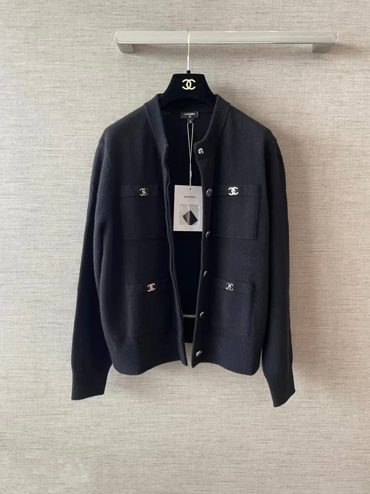 26FW New Cardigan with Bag-Clasp Fastening