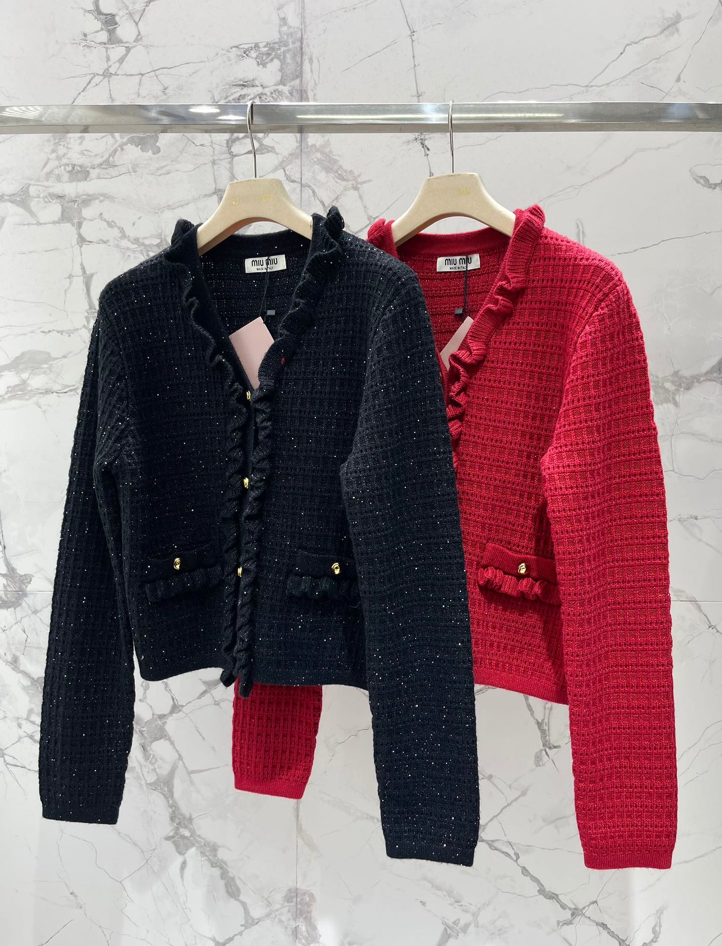 Double-pocket ruffled V-neck knit cardigan