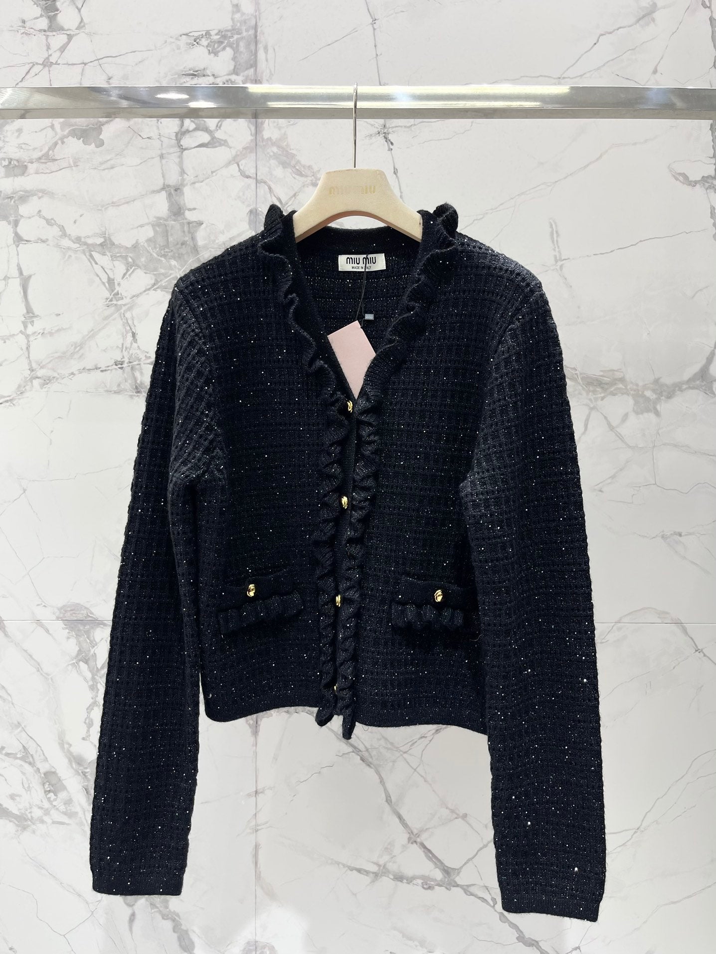 Double-pocket ruffled V-neck knit cardigan