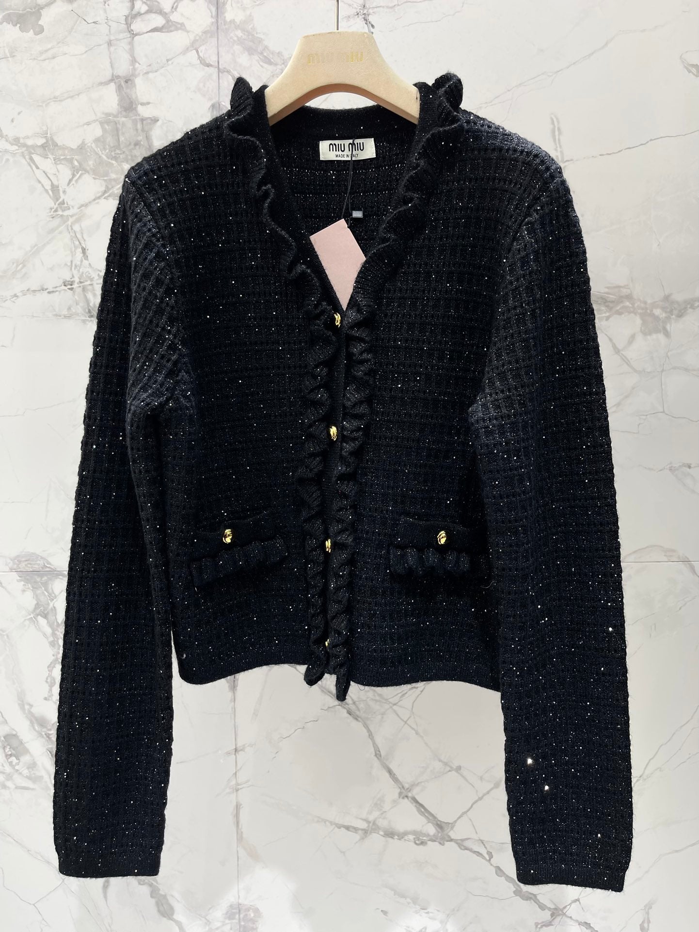 Double-pocket ruffled V-neck knit cardigan