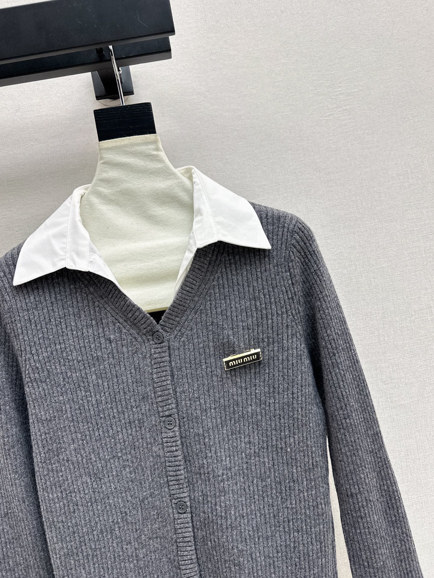 Latest spliced faux two-piece knitwear