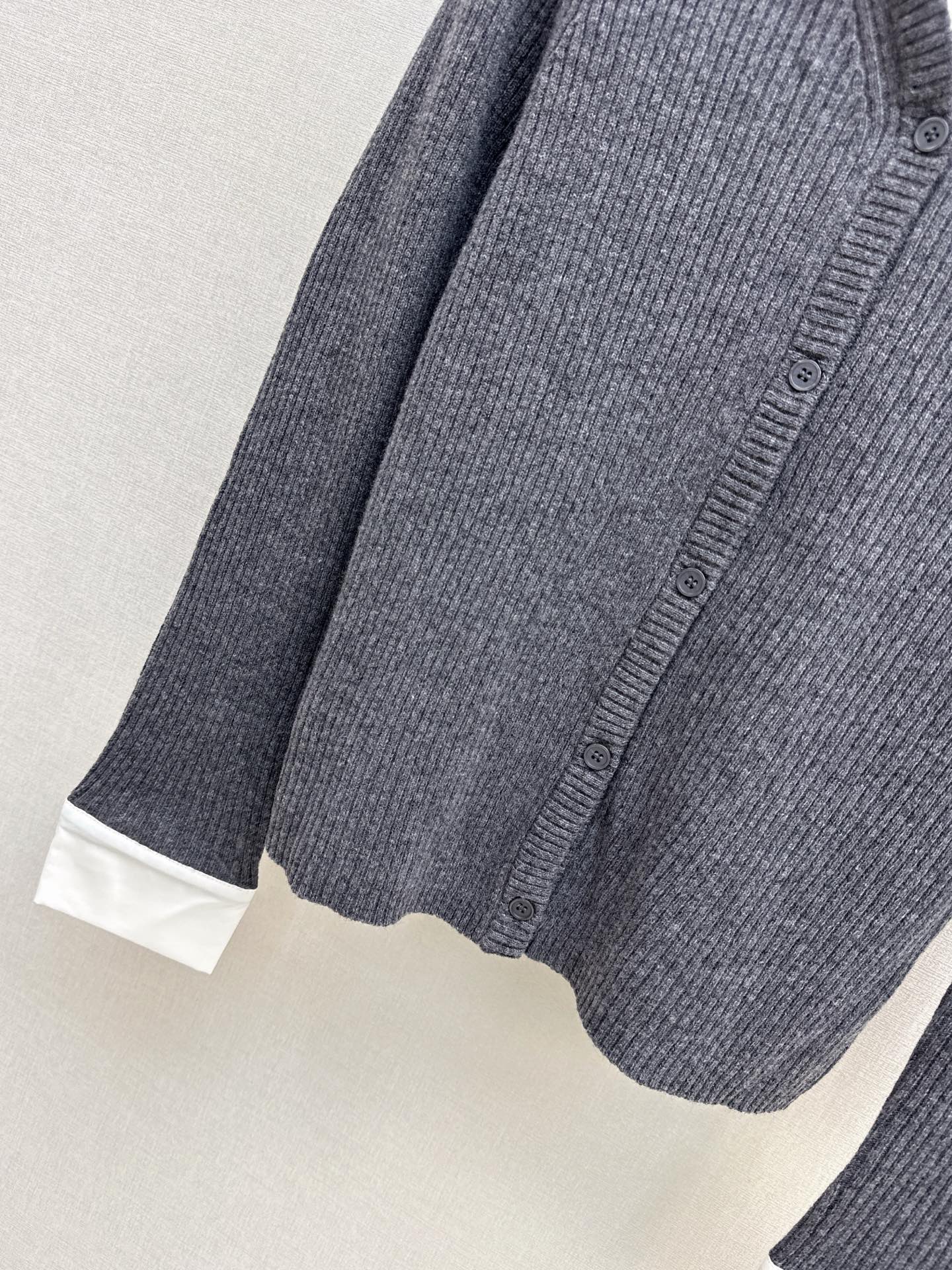 Latest spliced faux two-piece knitwear