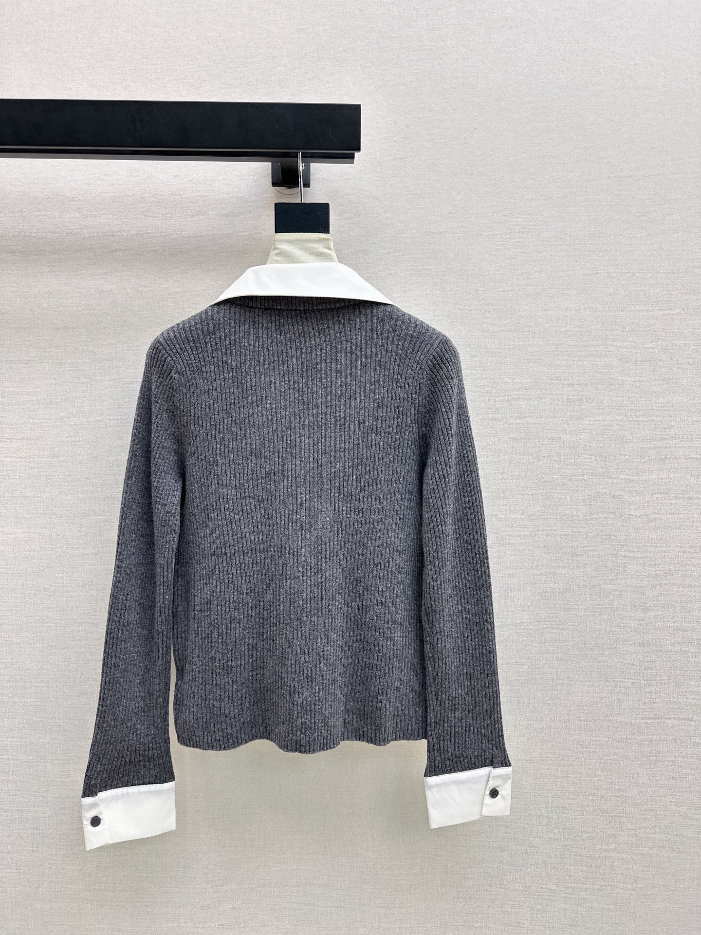 Latest spliced faux two-piece knitwear