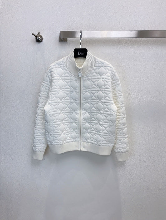 Cashmere knit sweater with star embroidery