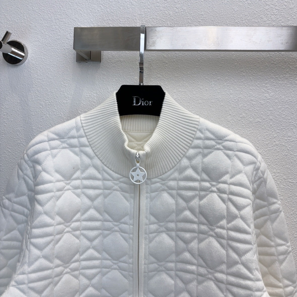 Cashmere knit sweater with star embroidery