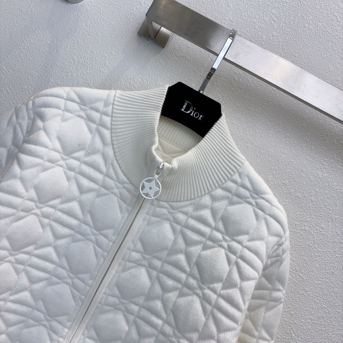 Cashmere knit sweater with star embroidery