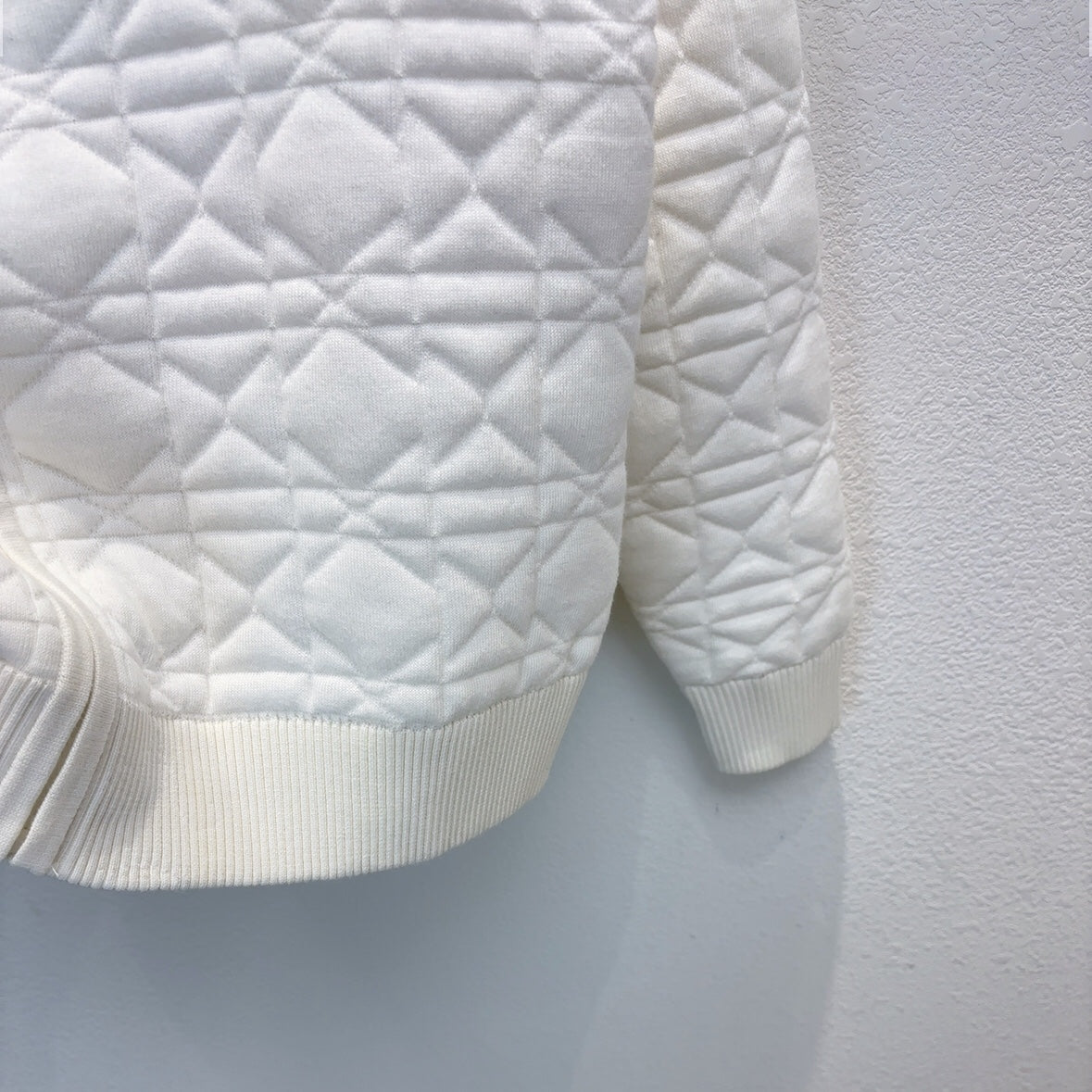 Cashmere knit sweater with star embroidery
