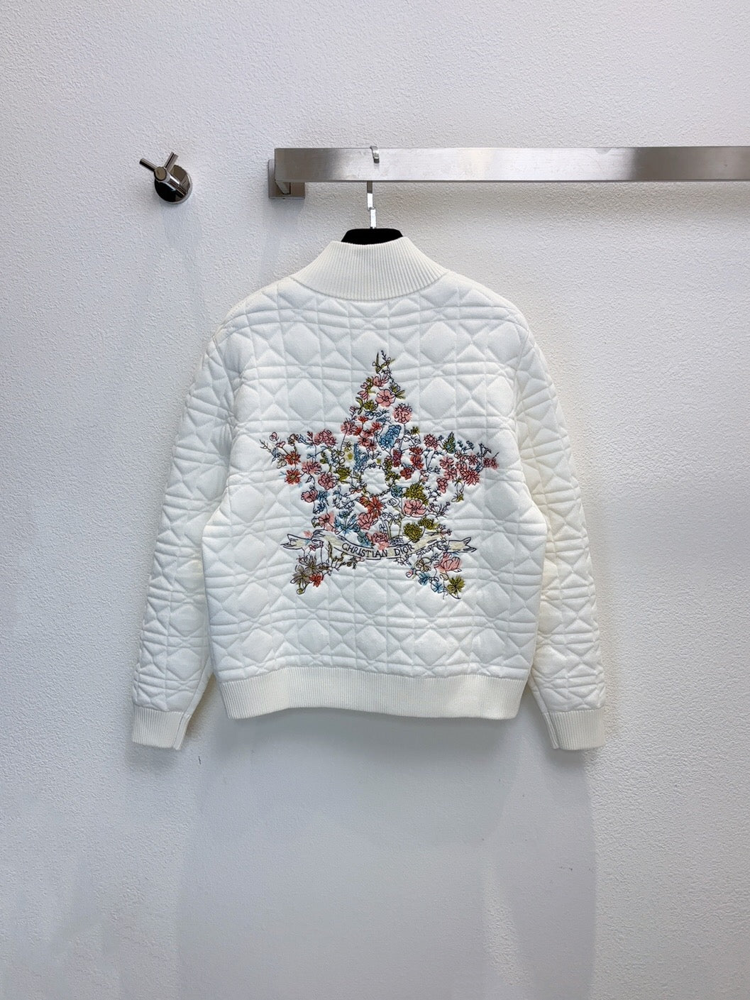 Cashmere knit sweater with star embroidery