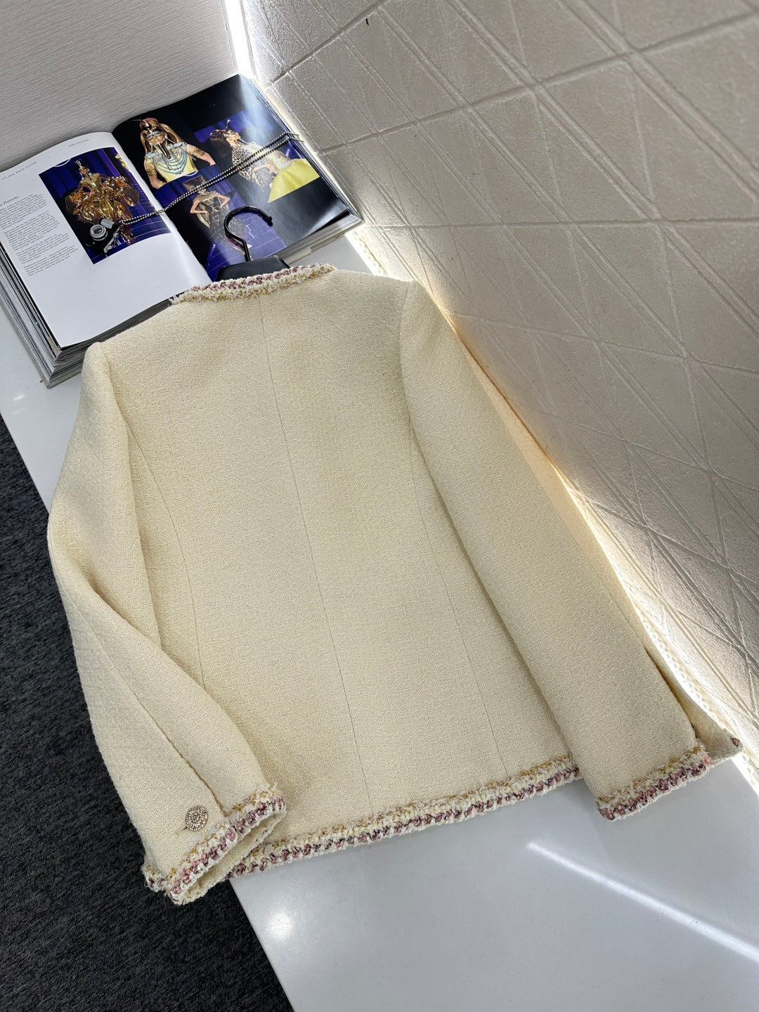 Round-neck jacket with binding trim