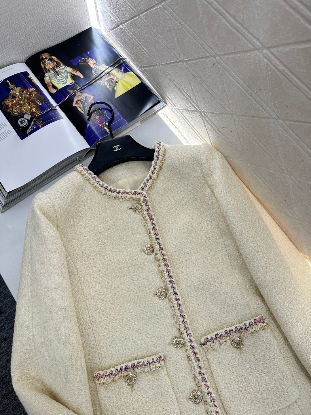 Round-neck jacket with binding trim