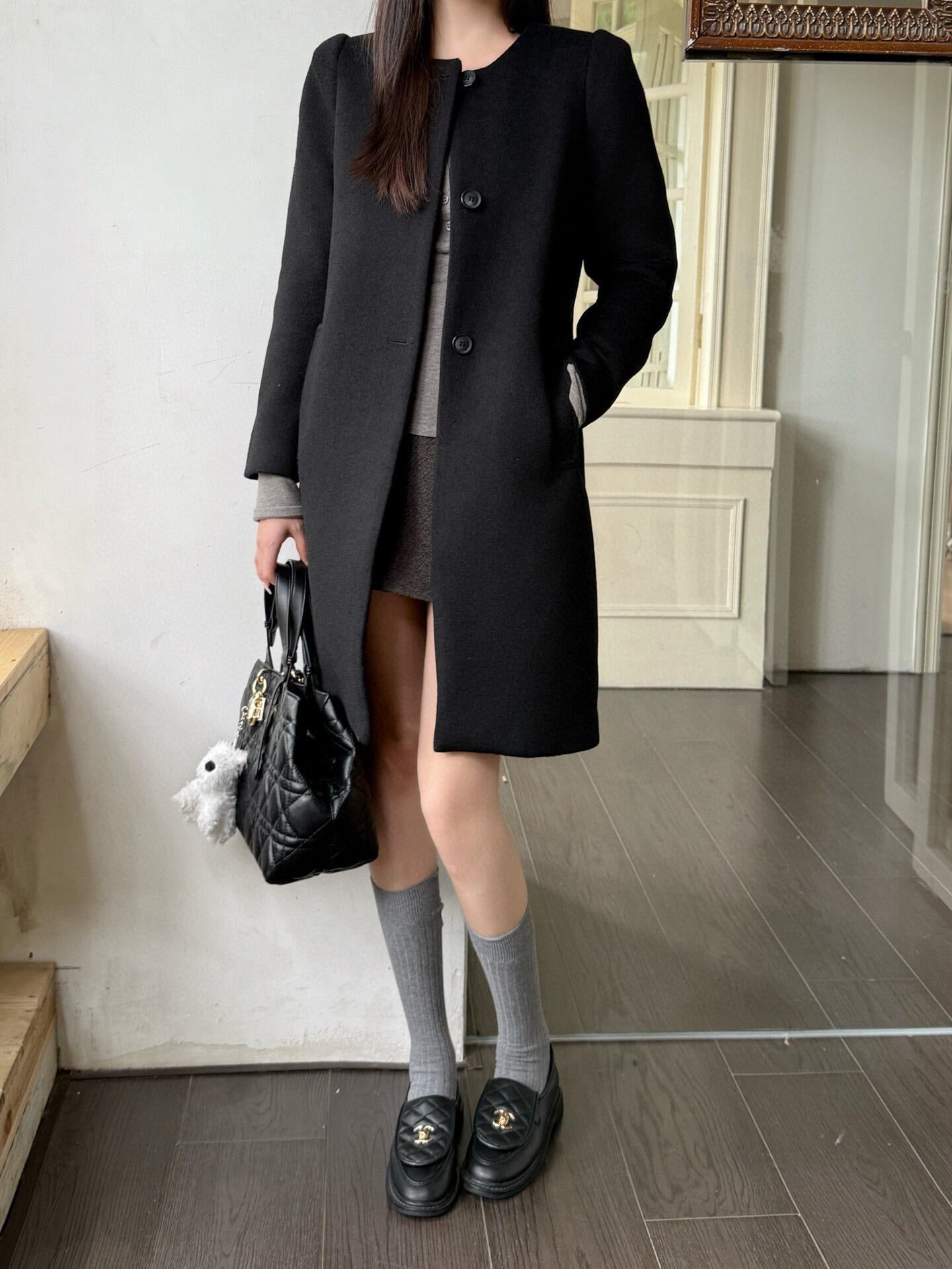 Single-brebreasted round-neck wool coat