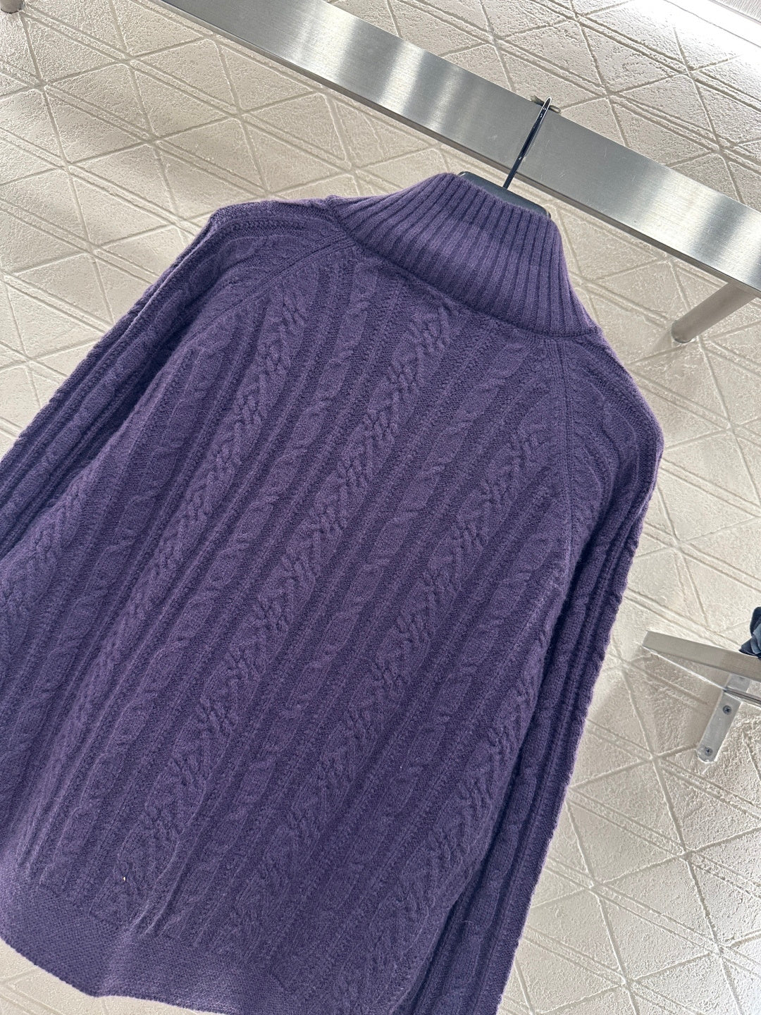 Cable knit cardigan with logo