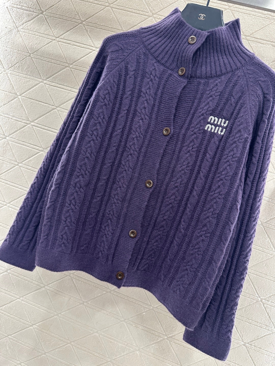 Cable knit cardigan with logo