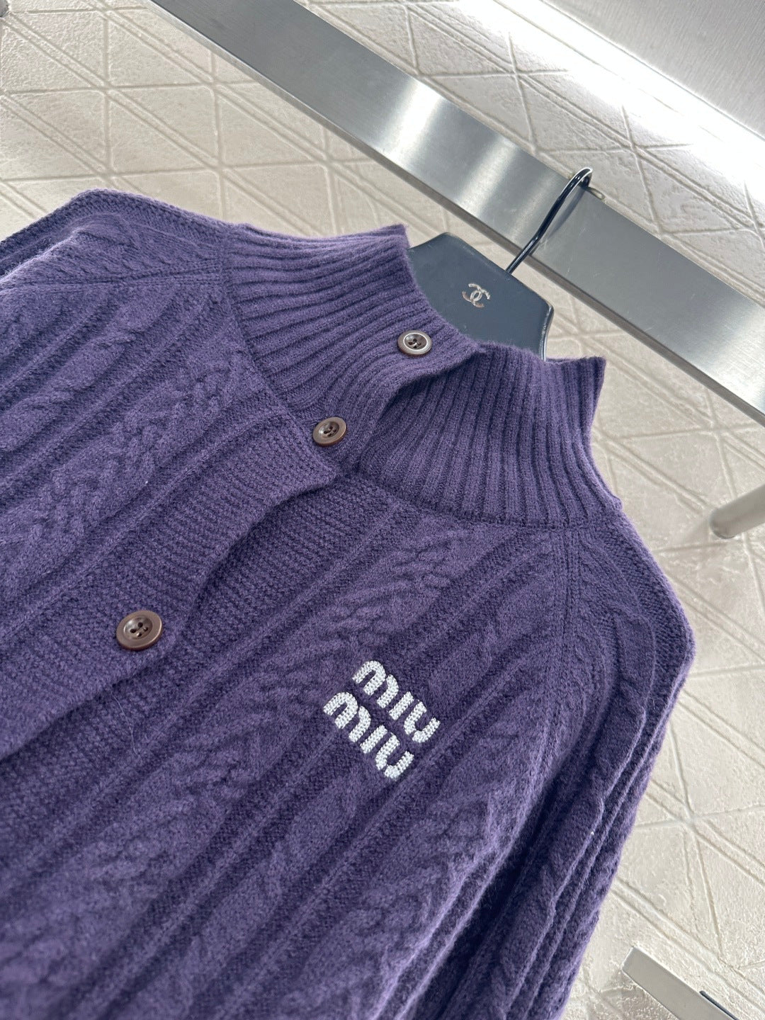 Cable knit cardigan with logo
