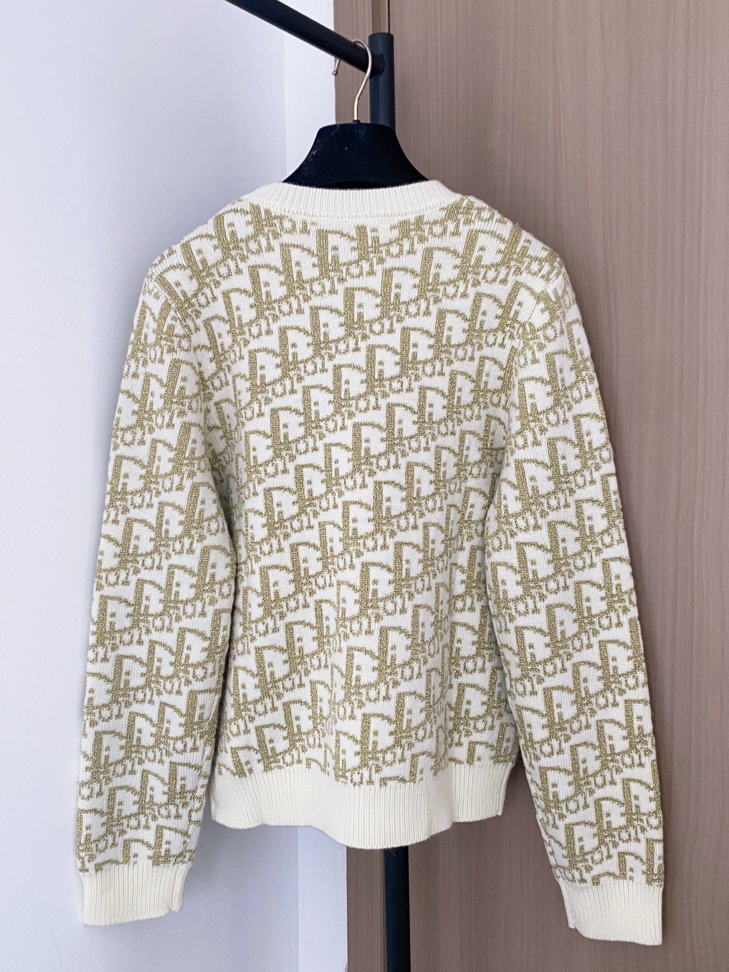 Jacquard knit sweater with a round neckline
