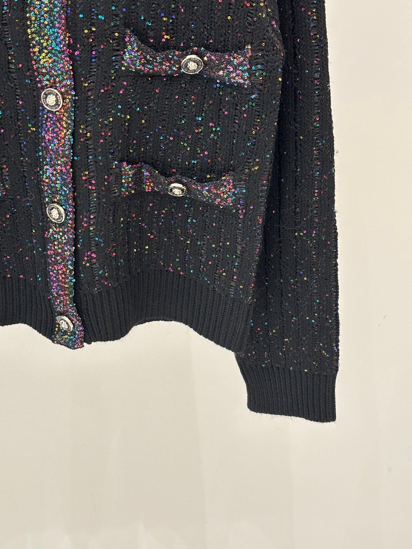 Logo contrasting color jacquard heavy-knit cardigan