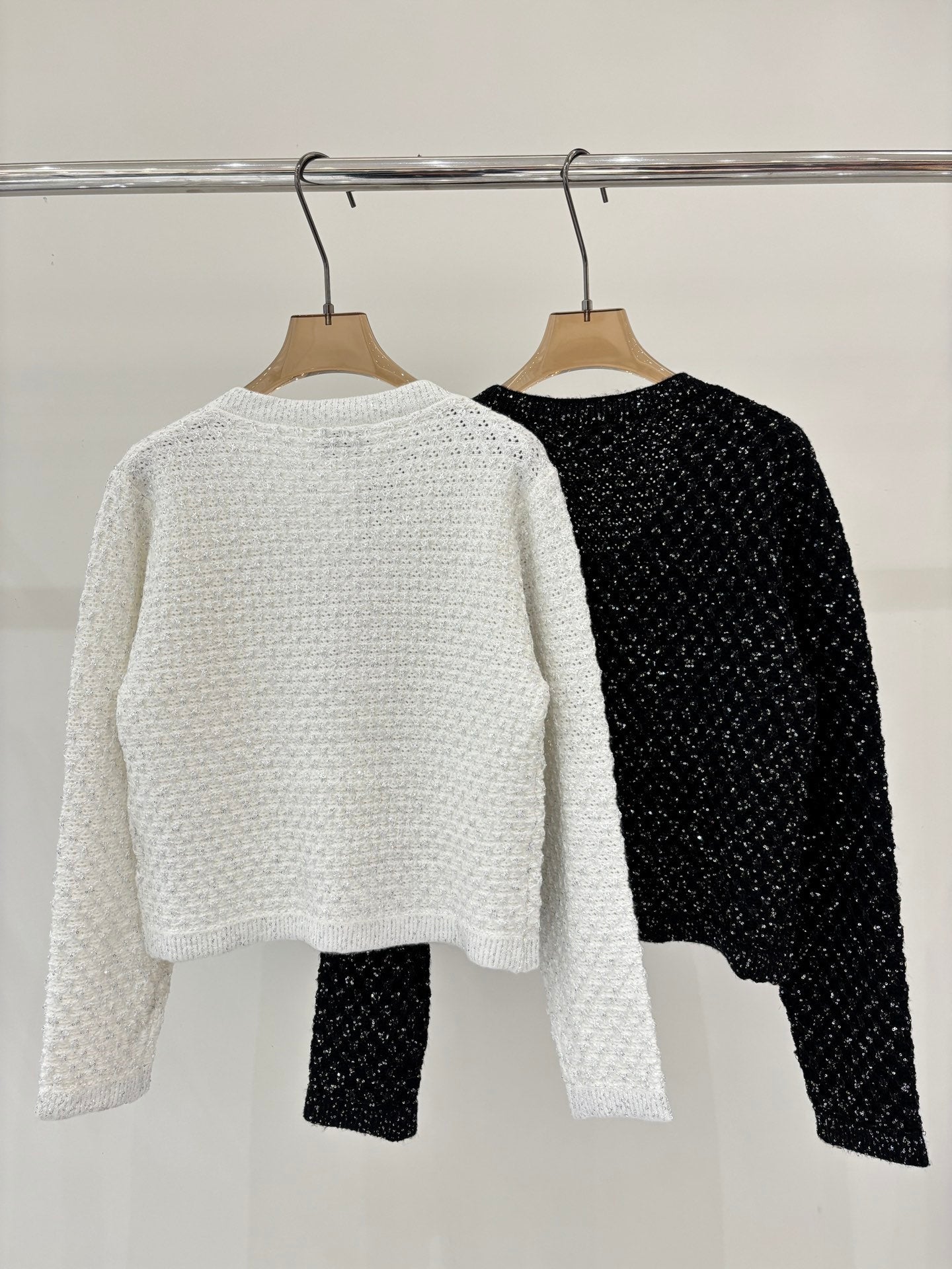 Three-dimensional jacquard heavy-duty knitted long-sleeved top