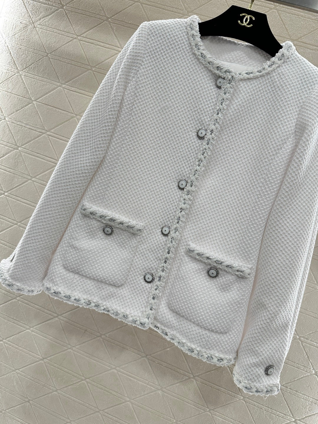 Round-neck jacket with binding trim