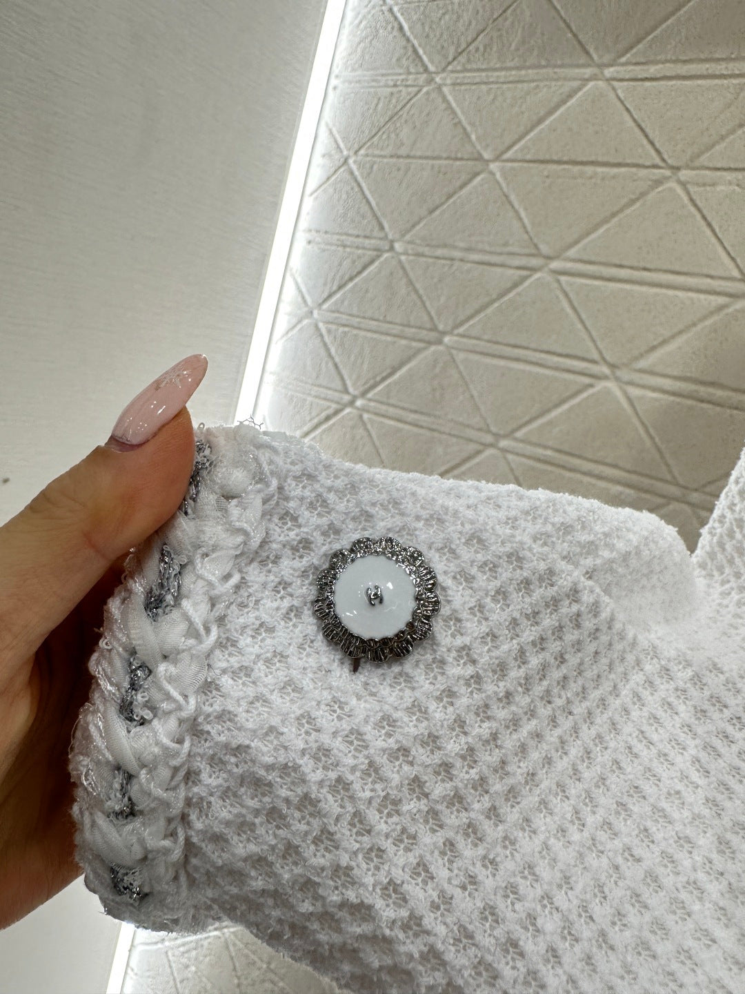 Round-neck jacket with binding trim