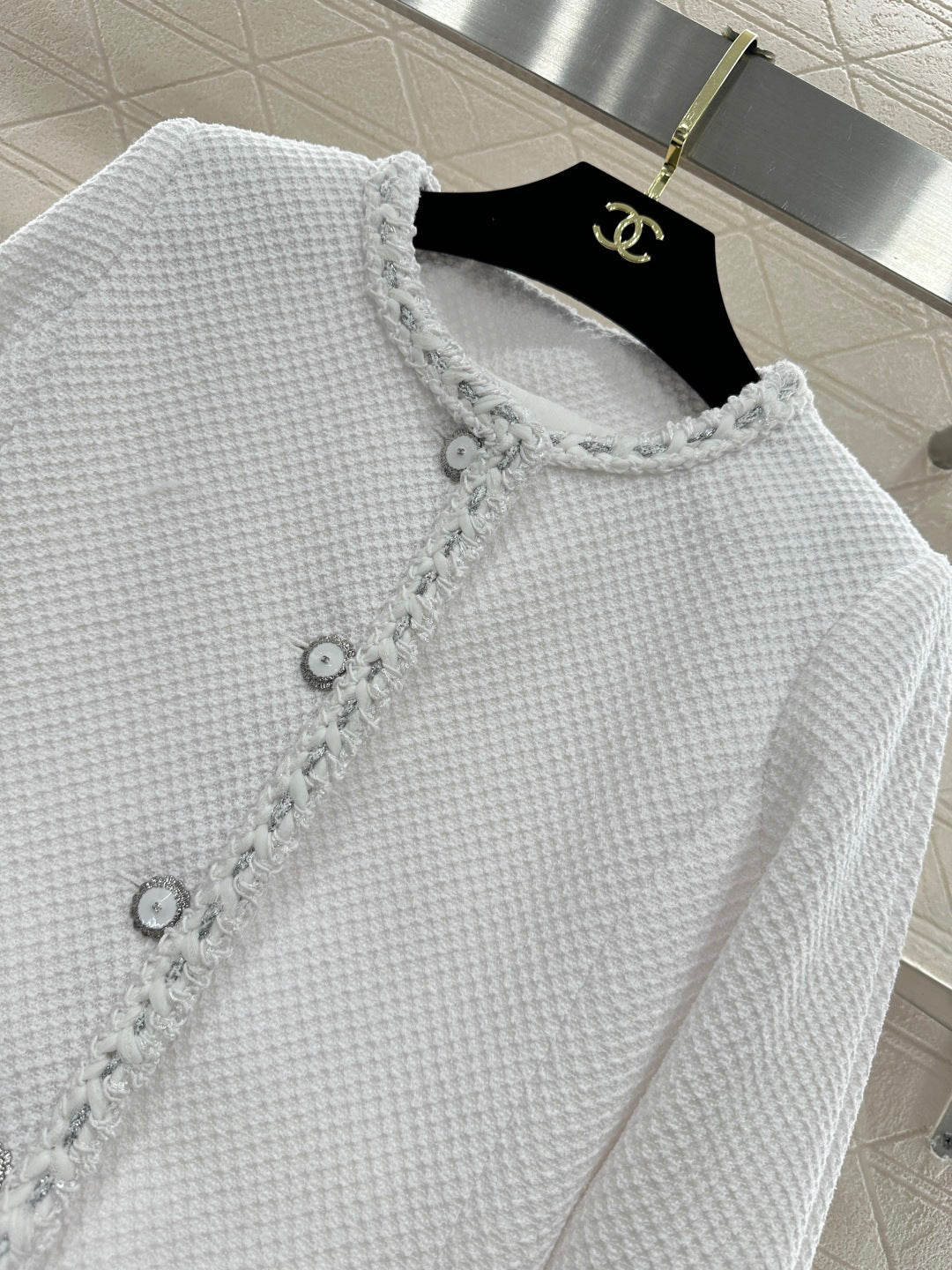 Round-neck jacket with binding trim