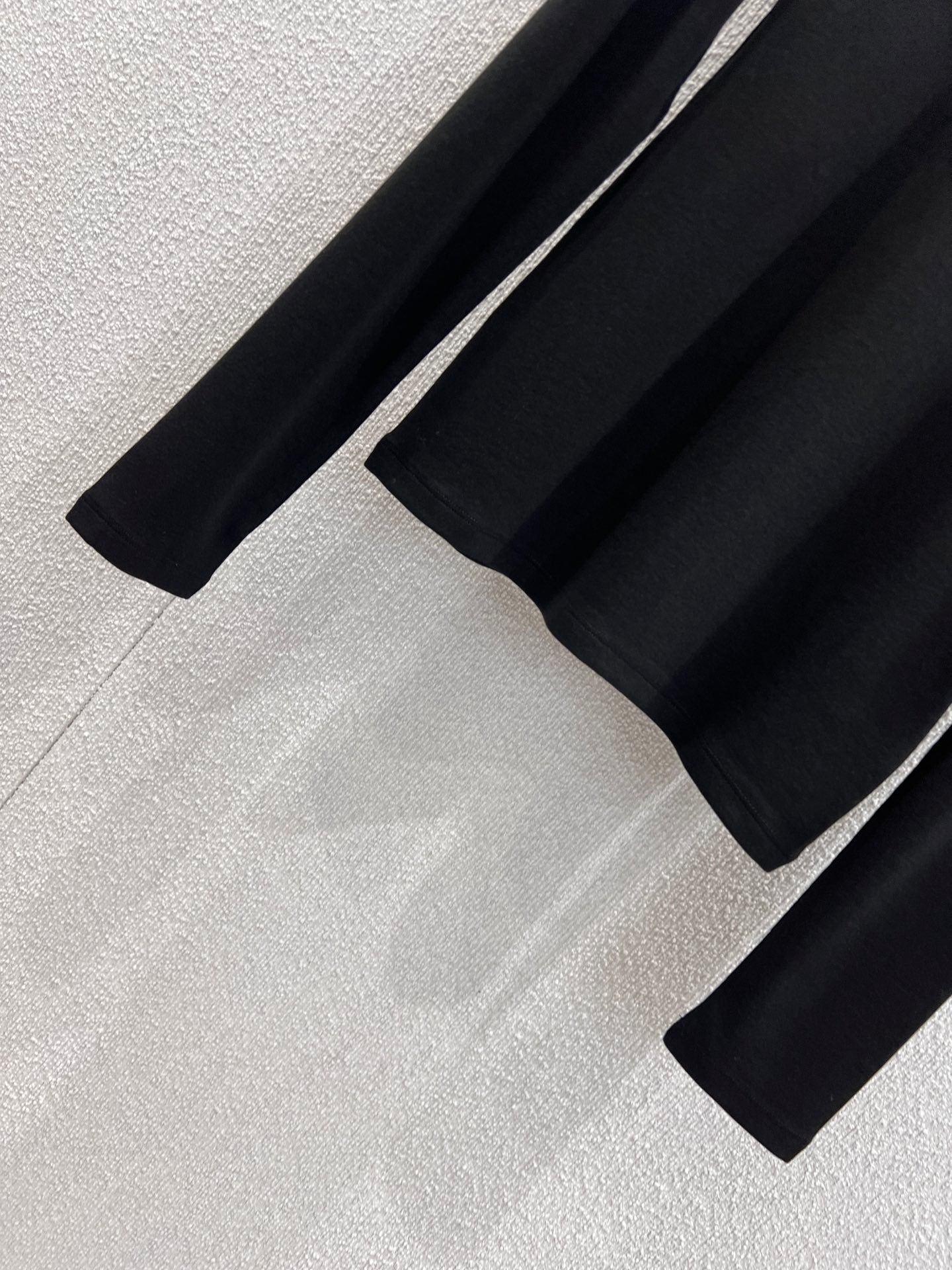 Triangular logo high-neck long-sleeved base layer shirt