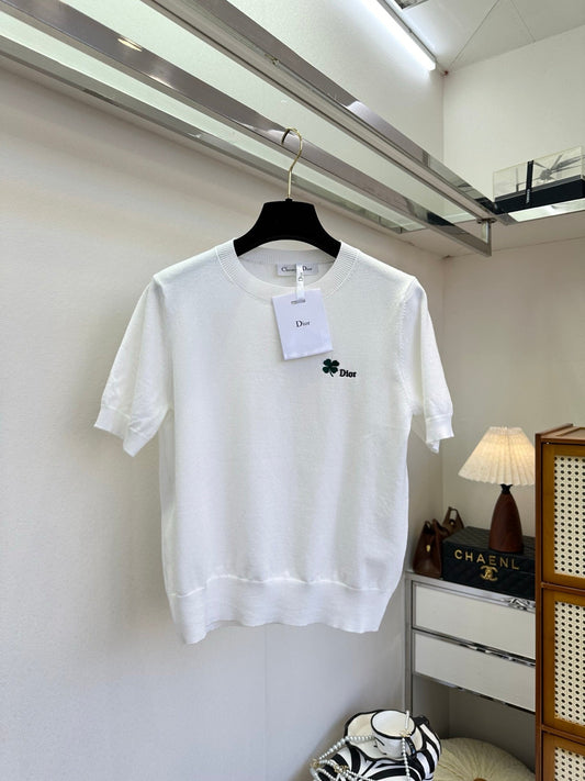 Four-leaf clover embroidered knitted short-sleeved top