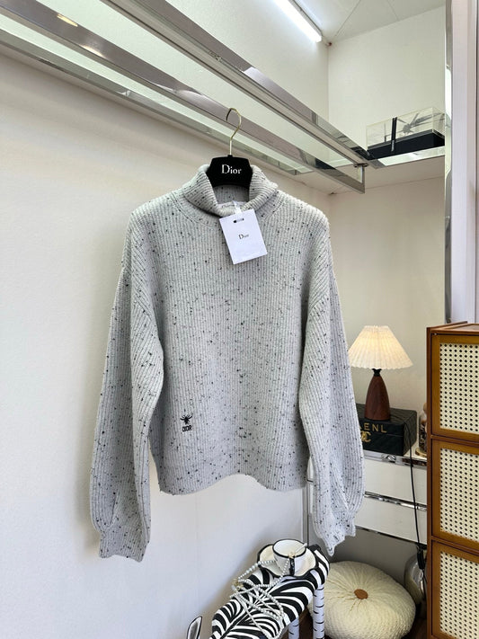 Gray polka dot knitted sweater