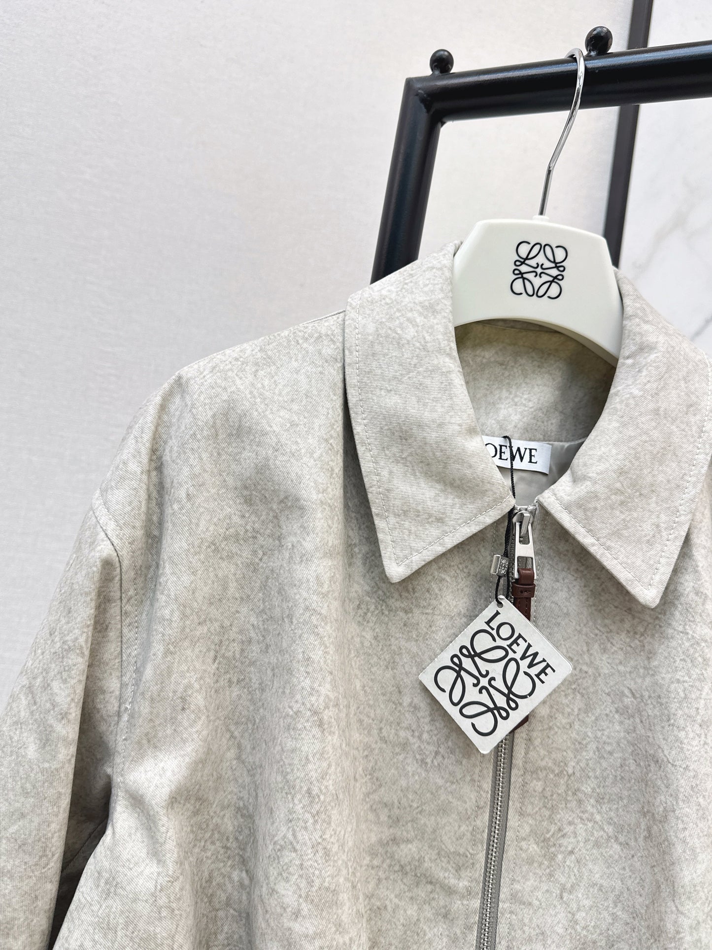 The latest pleated jacket and pleated trousers