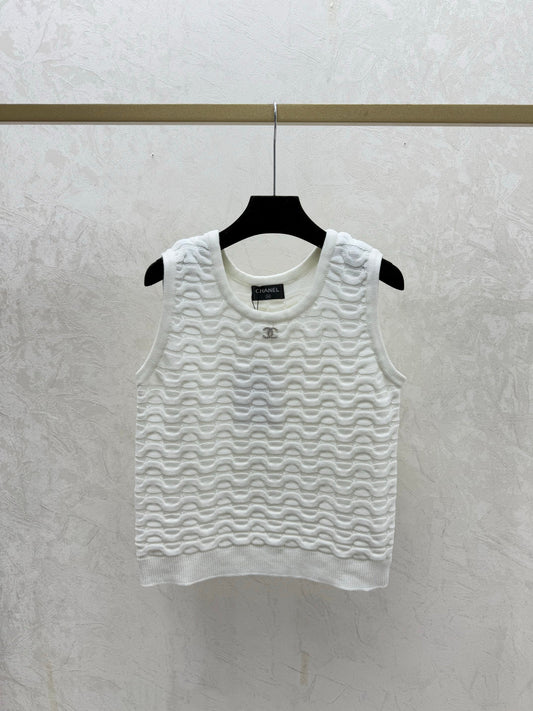 Solid color simple round neck knitted vest