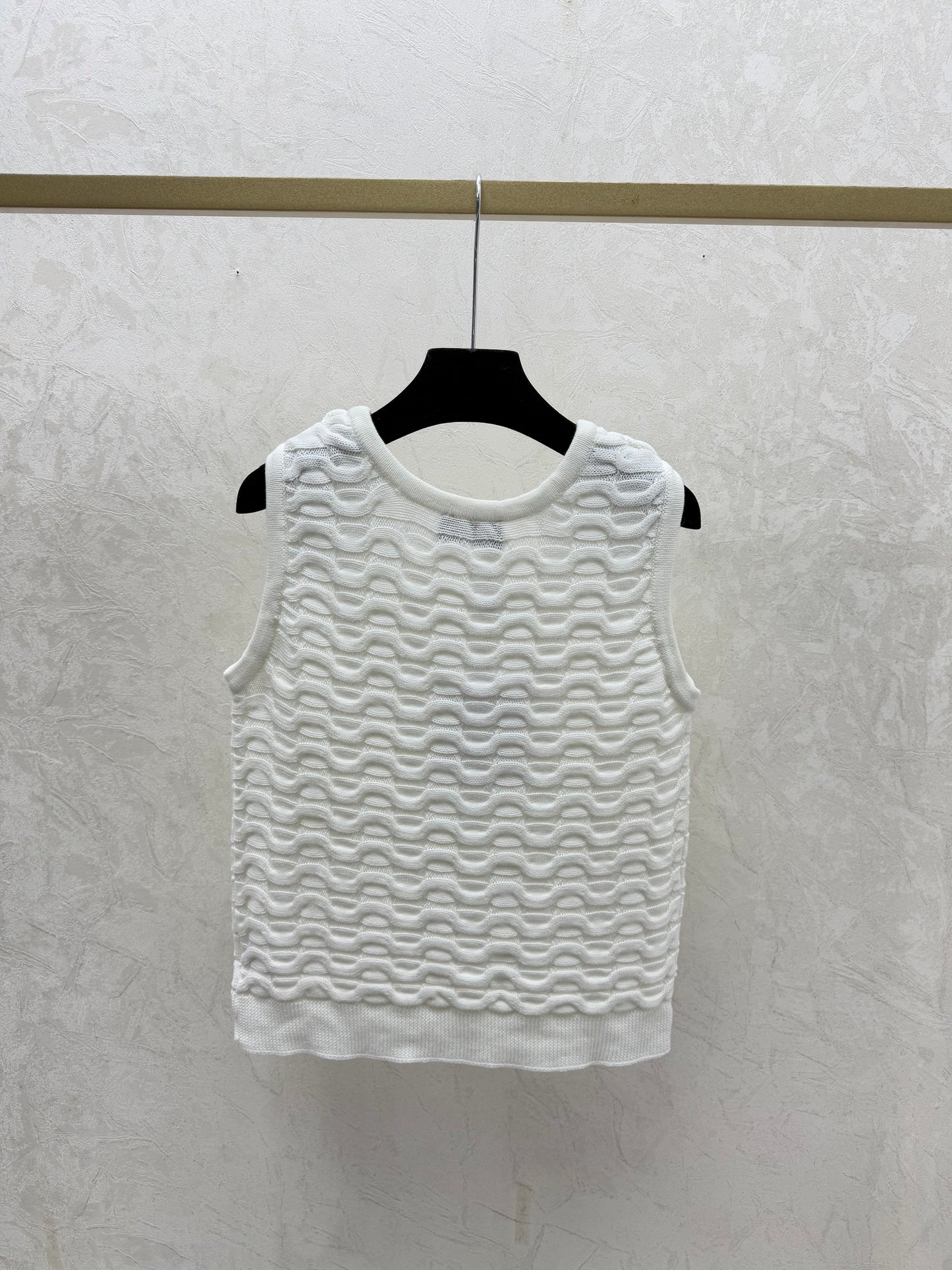 Solid color simple round neck knitted vest