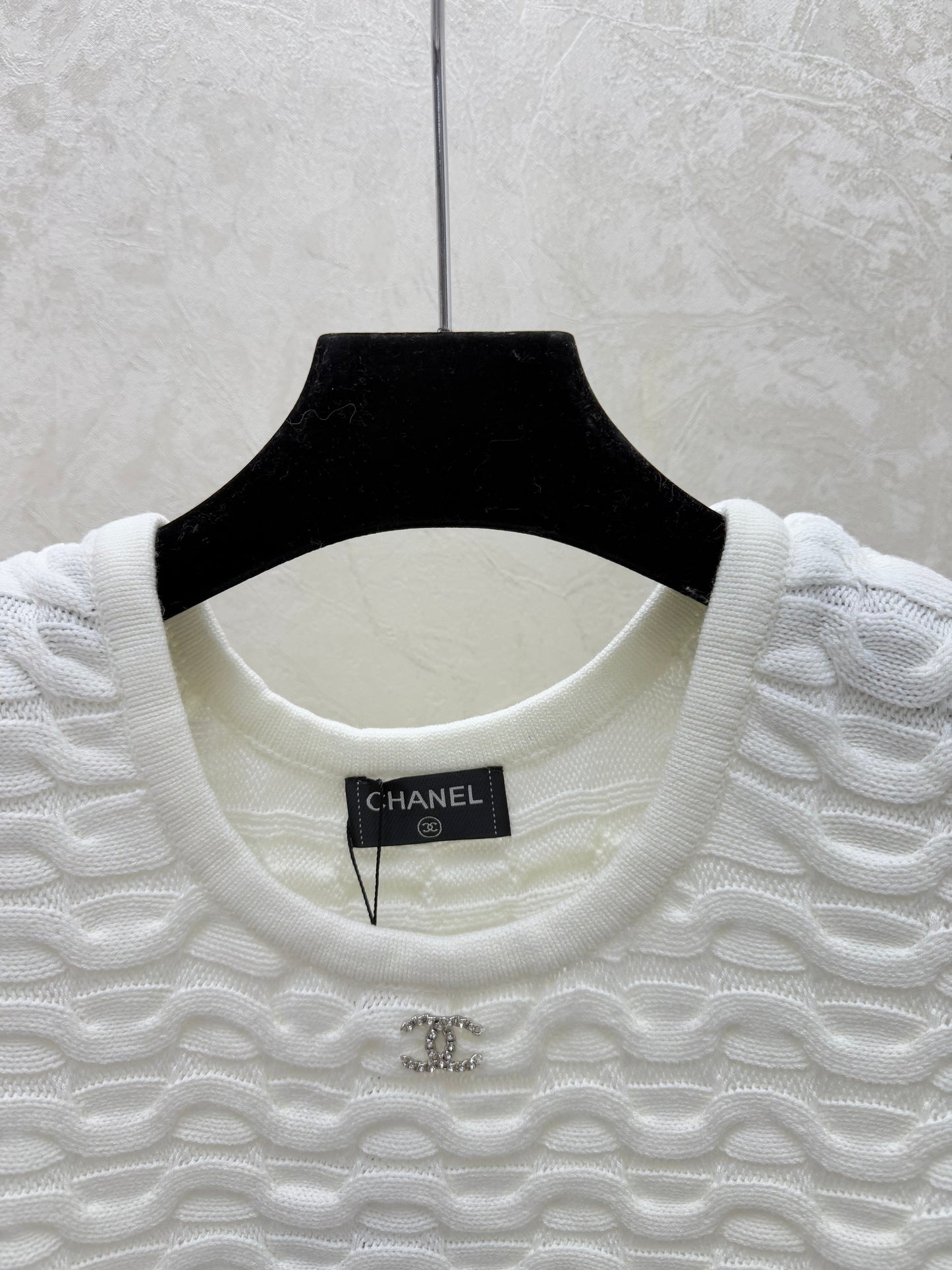 Solid color simple round neck knitted vest