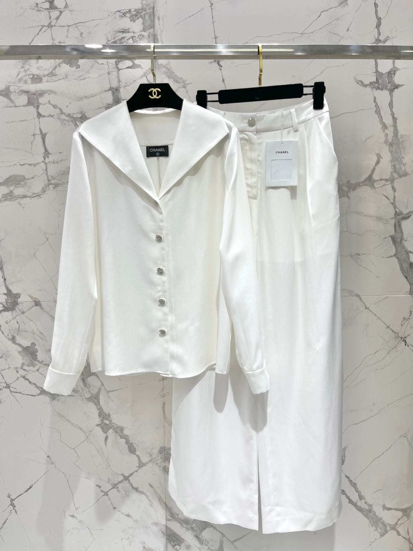 Oversized lapel V-neck shirt and wide-leg pants set