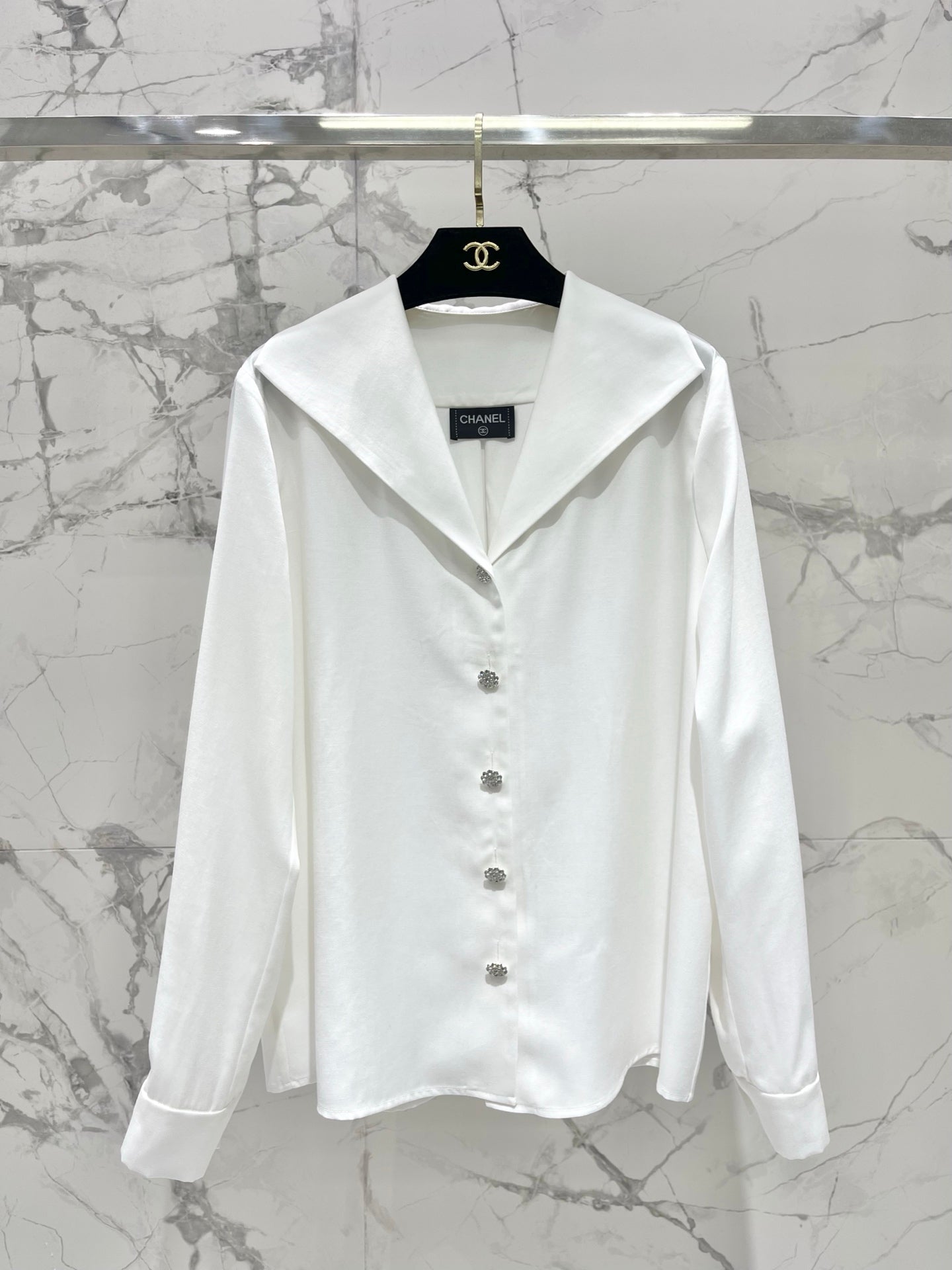 Oversized lapel V-neck shirt and wide-leg pants set