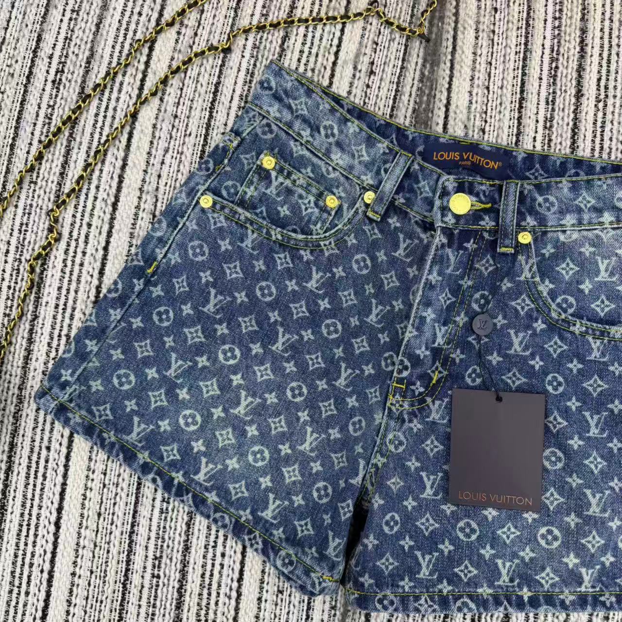 26 New Style Logo Print Denim Shorts
