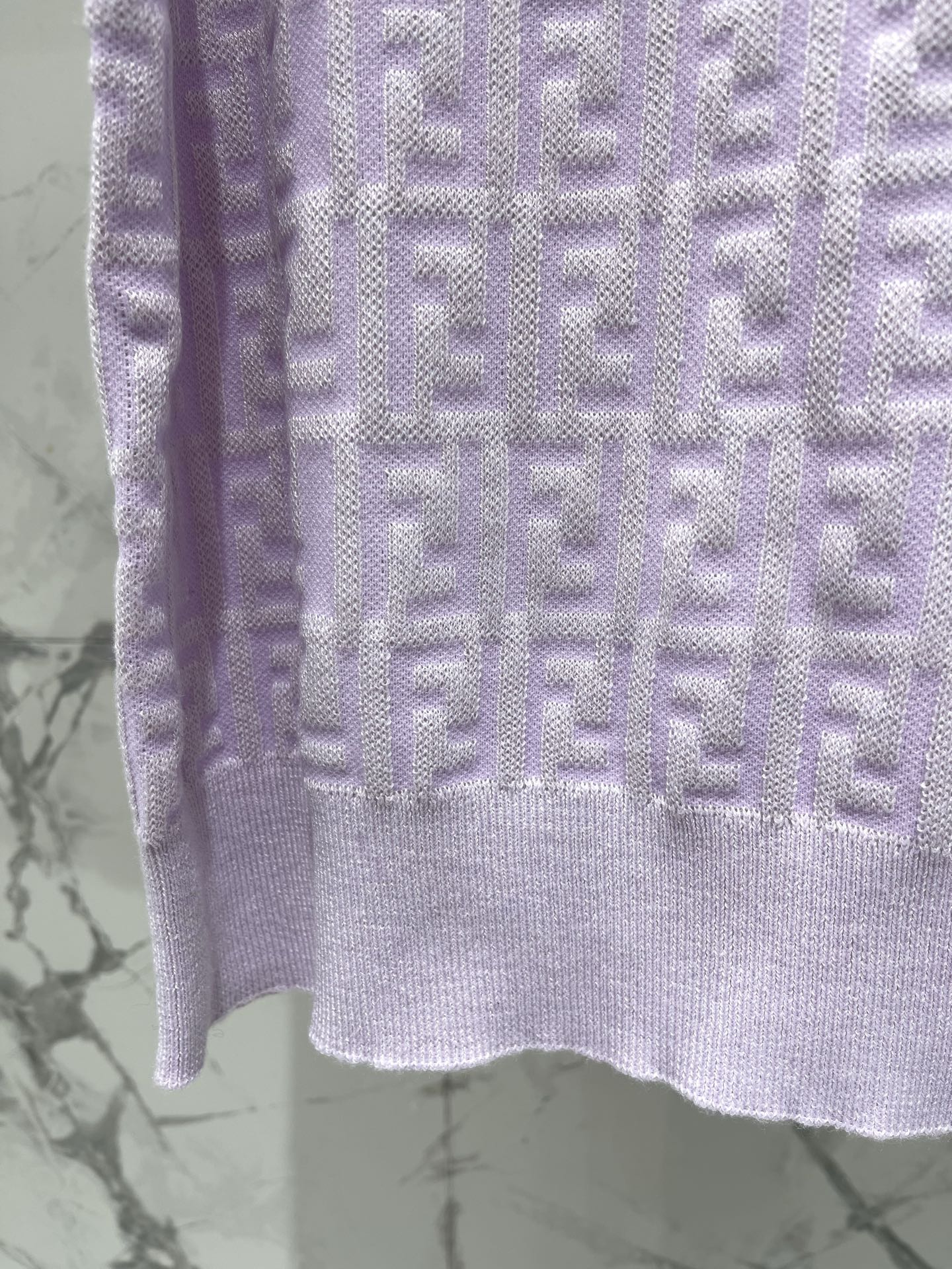 26 New Embossed Letter Knit Short-Sleeve T-Shirt