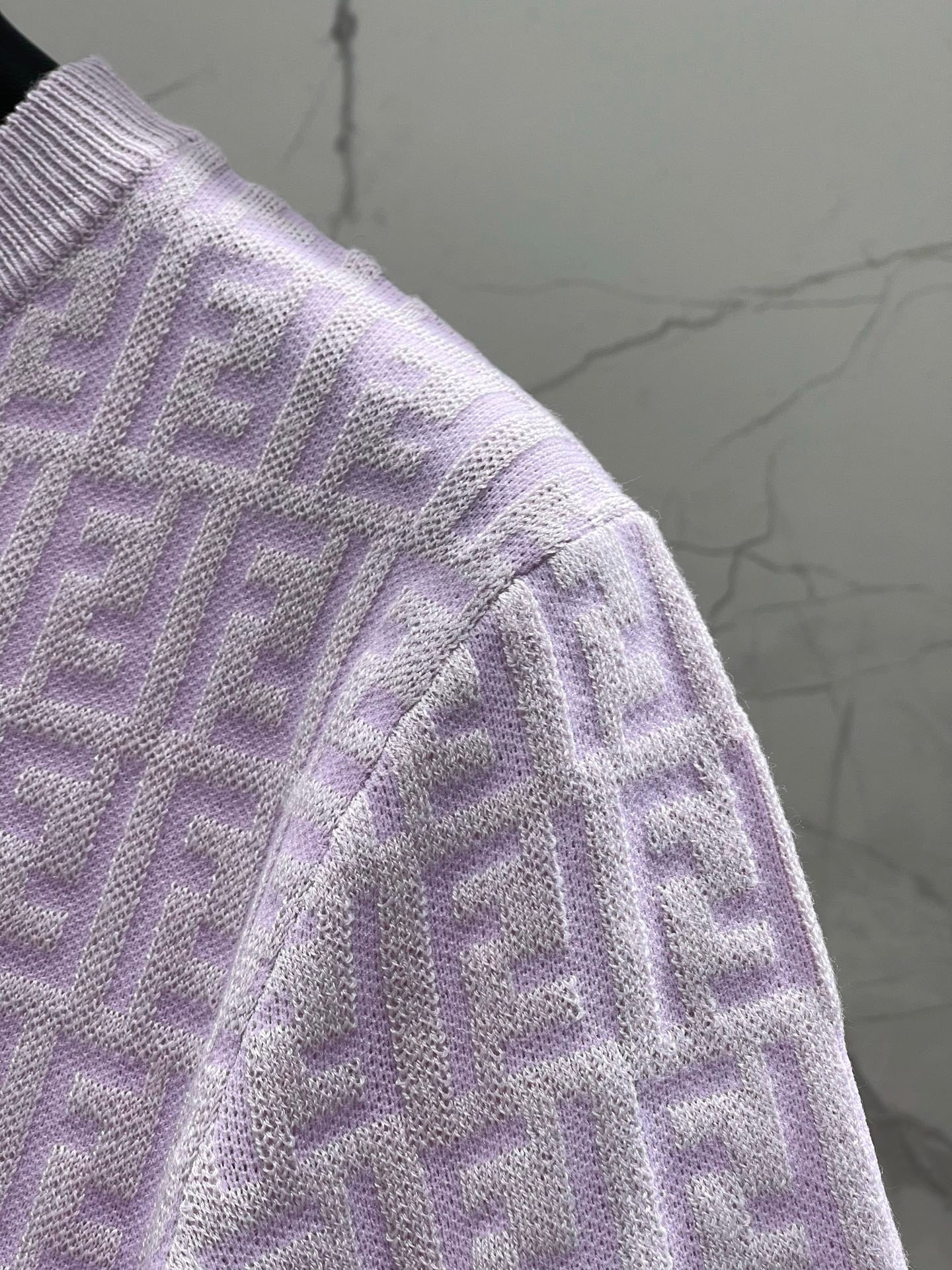 26 New Embossed Letter Knit Short-Sleeve T-Shirt