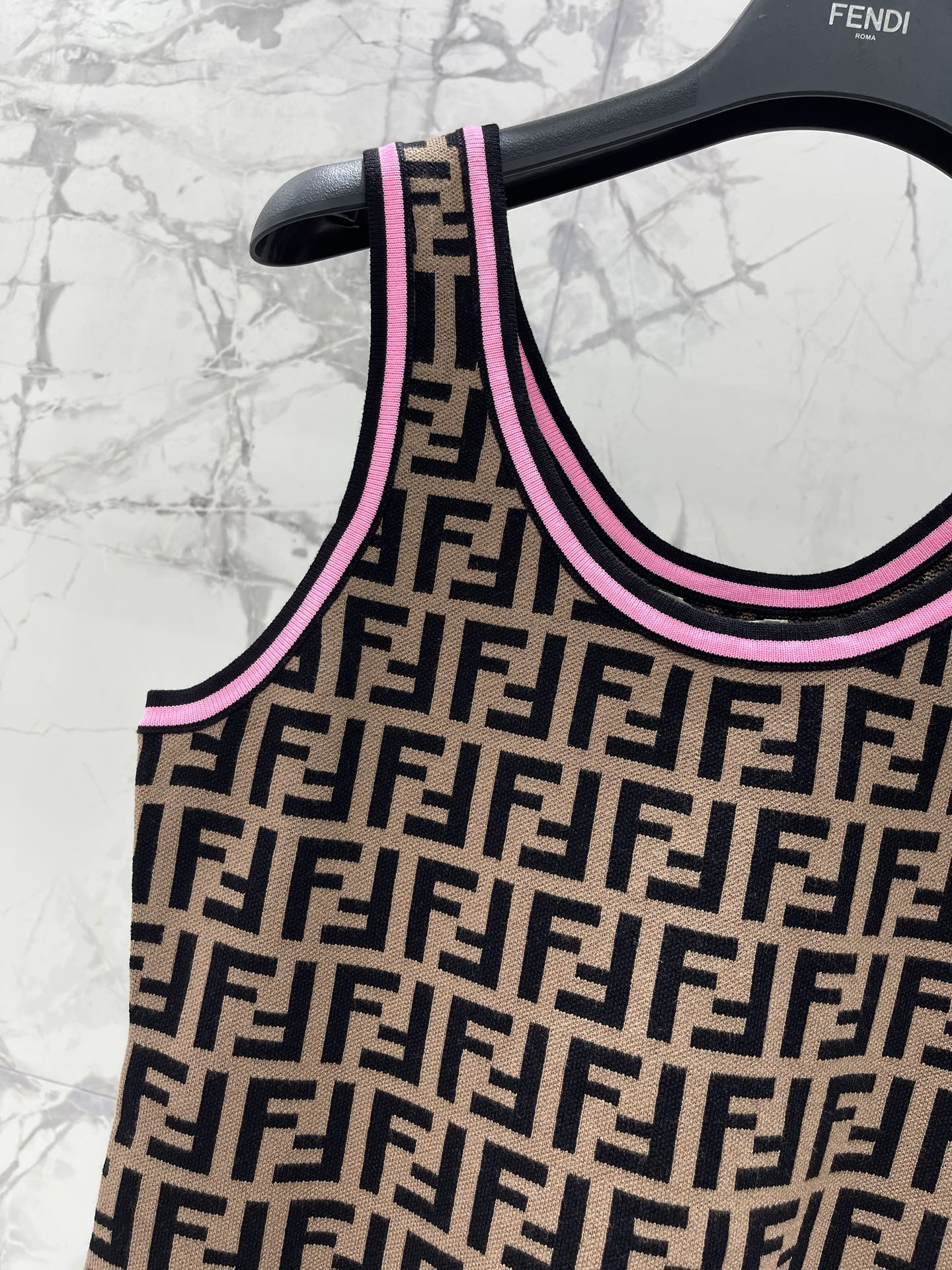 26 New Jacquard U-Neck Letter Vest