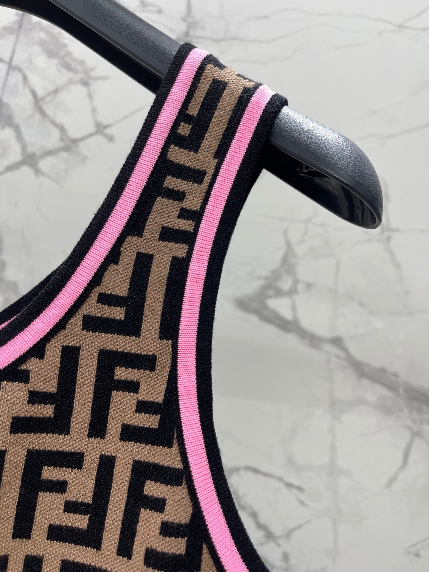 26 New Jacquard U-Neck Letter Vest