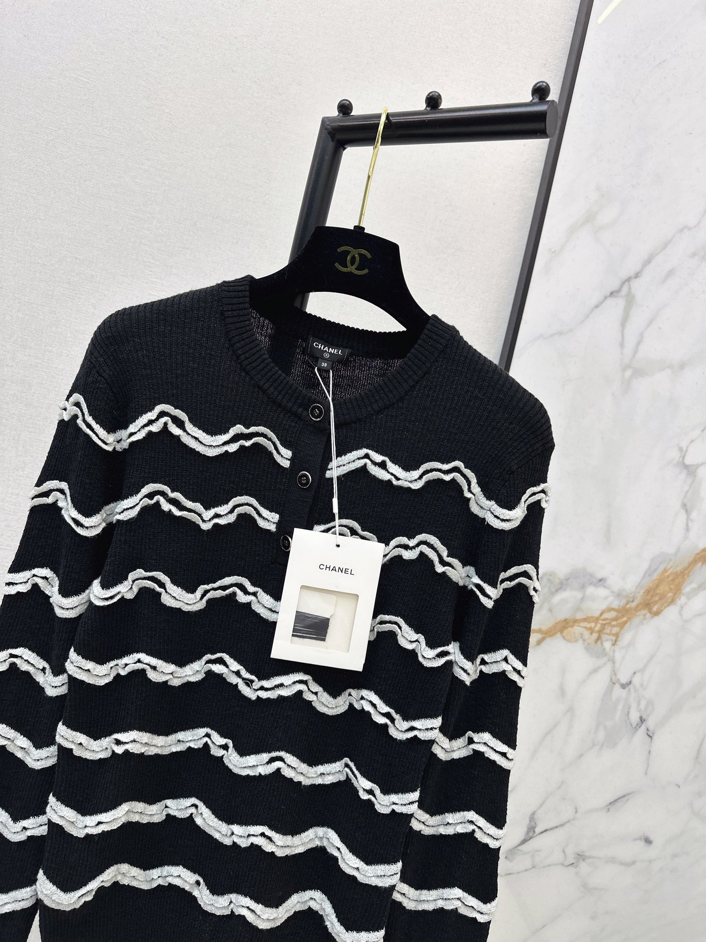 26 Newest Wave Pattern Knit Top