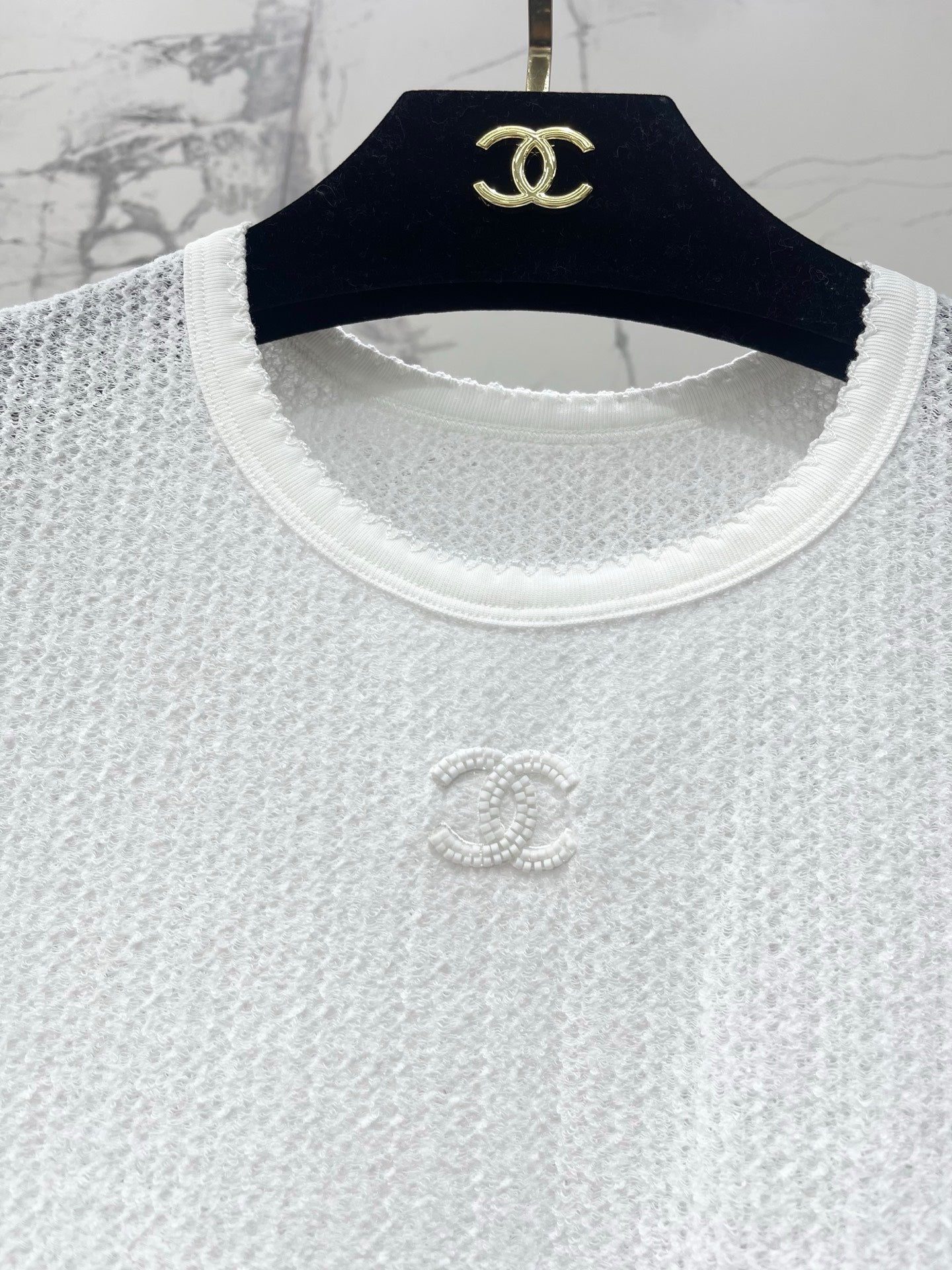 26 French-Style Beaded Logo Lace Short-Sleeve Top