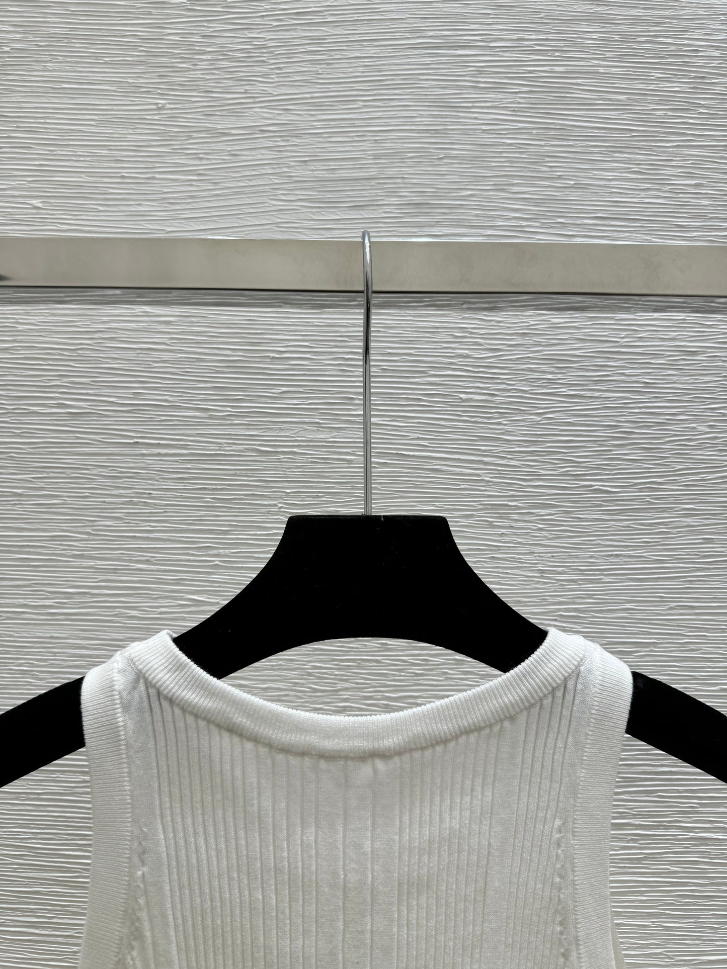 26. Simple Crew-Neck Knitted Vest
