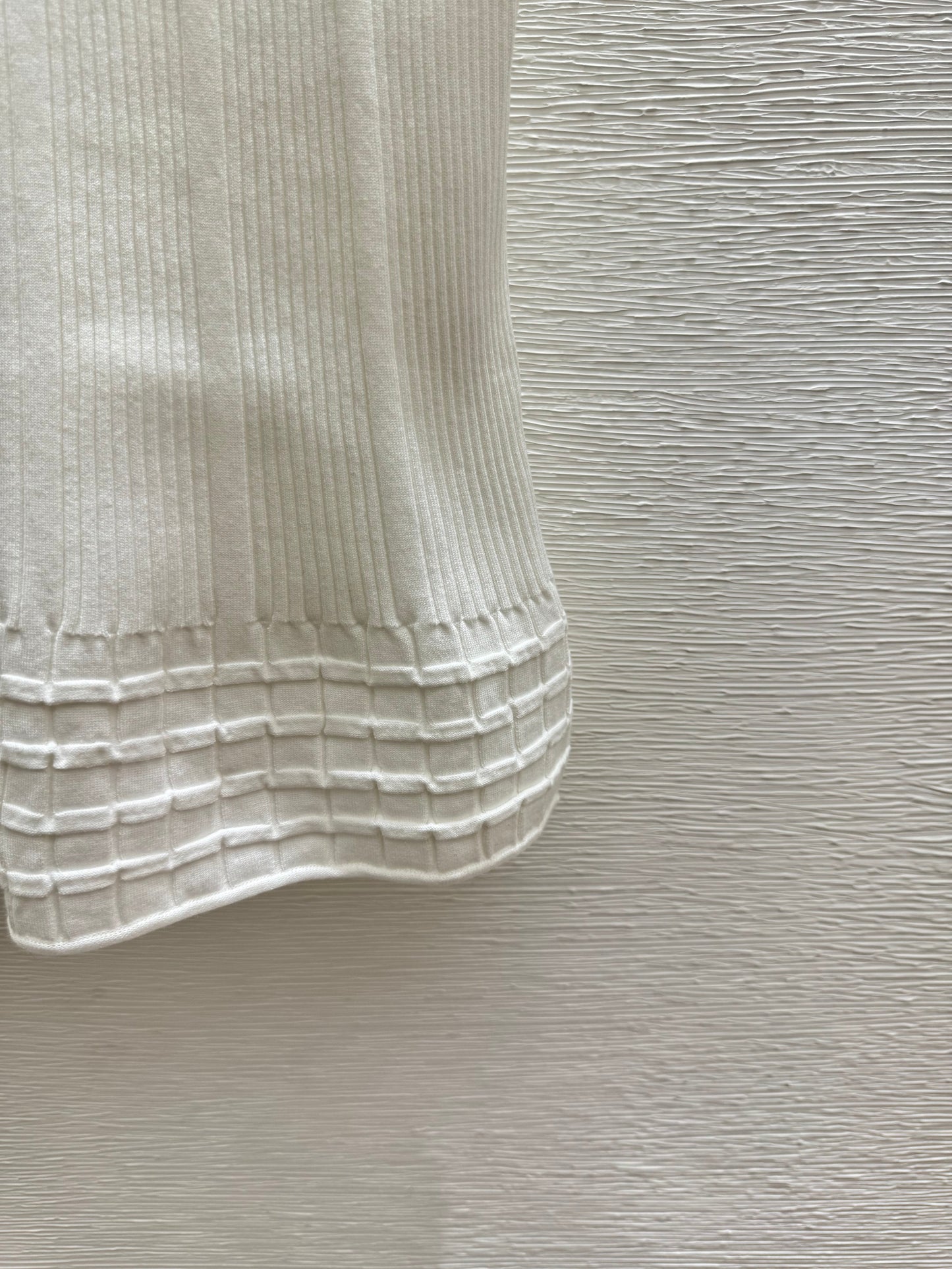 26. Simple Crew-Neck Knitted Vest