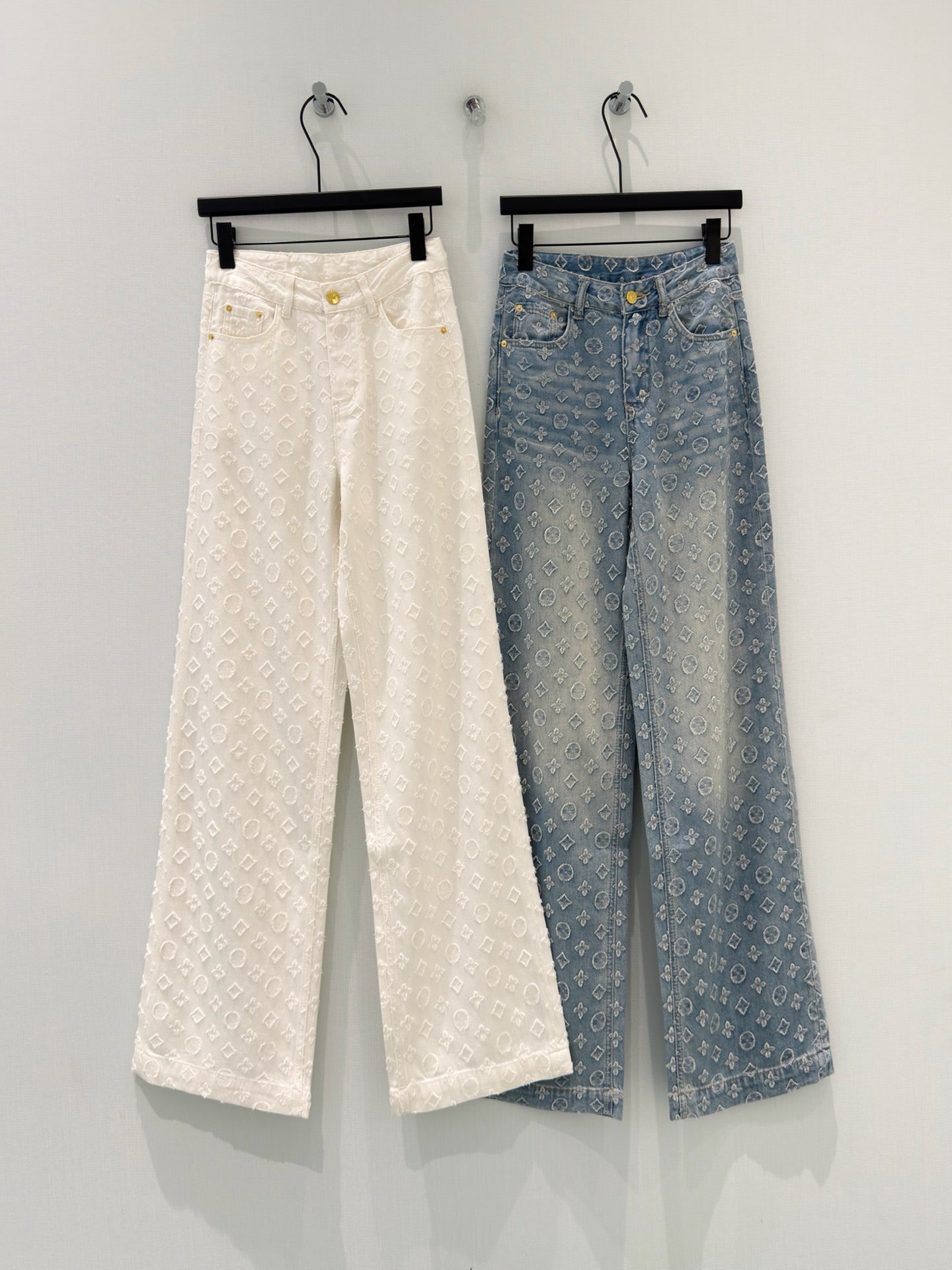 26 New Straight-Leg Cut-Out Detail Jeans