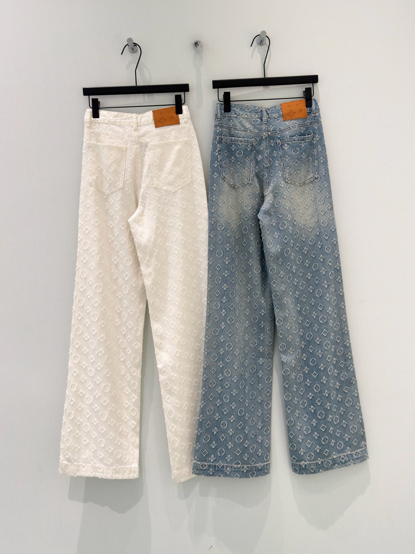26 New Straight-Leg Cut-Out Detail Jeans
