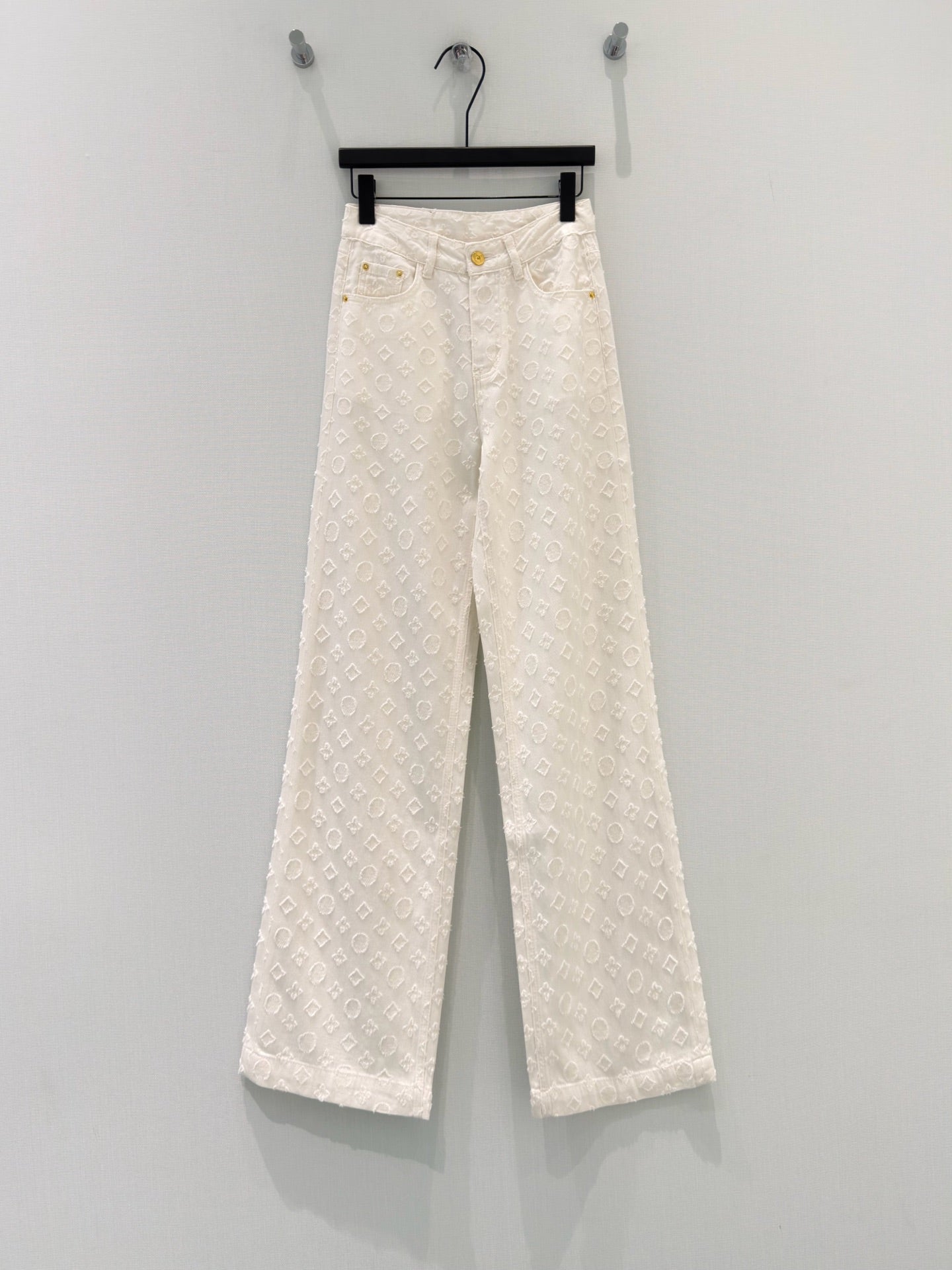 26 New Straight-Leg Cut-Out Detail Jeans